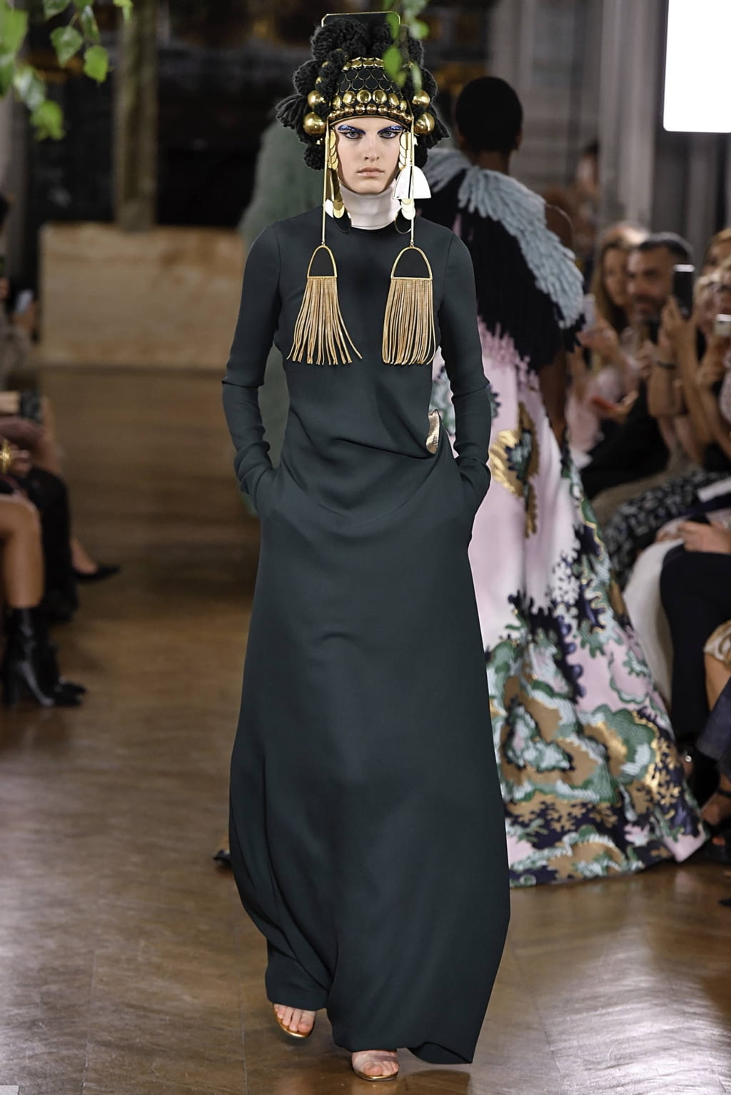 Fashion Week Paris Fall/Winter 2019 look 59 from the Valentino collection couture