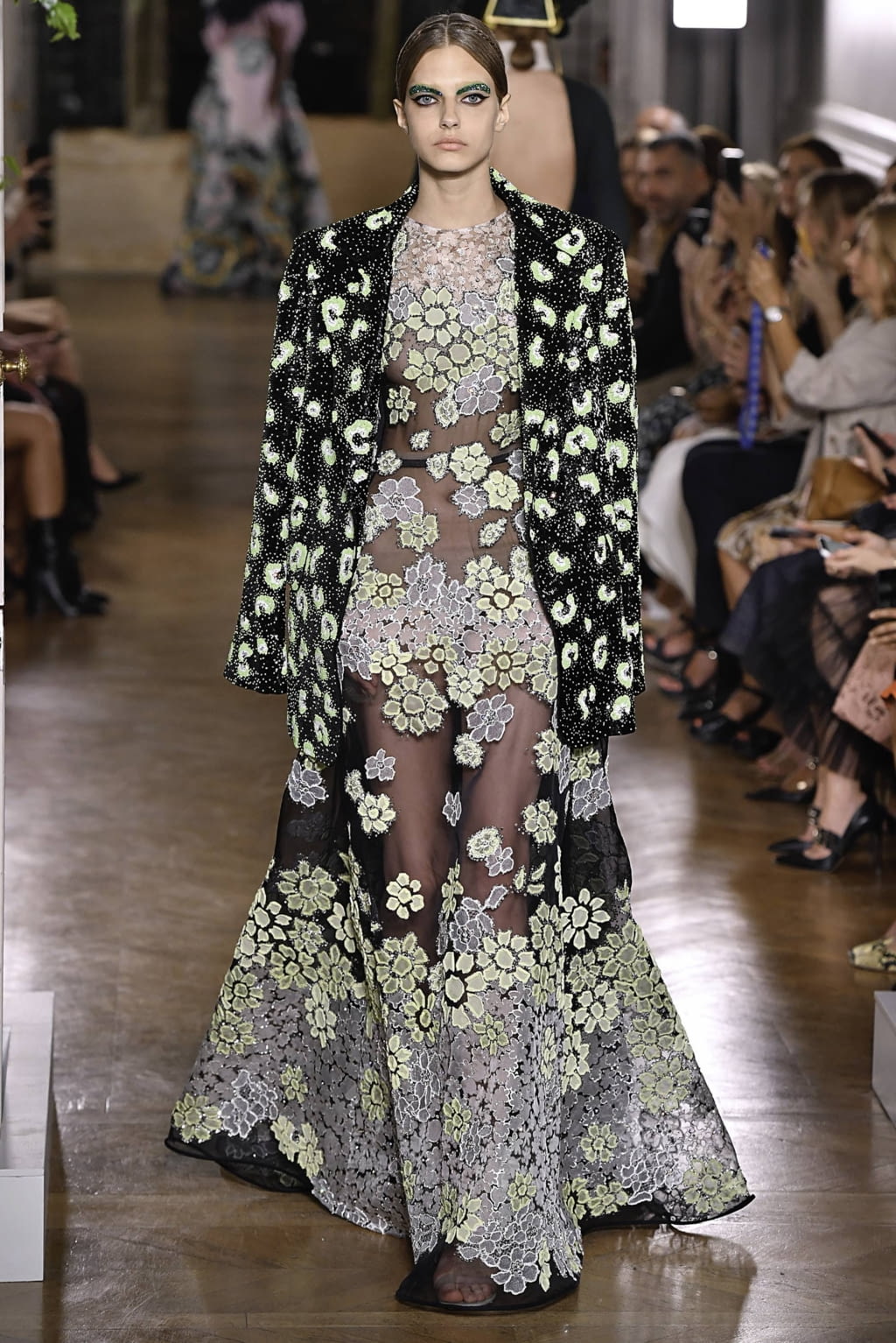 Fashion Week Paris Fall/Winter 2019 look 61 from the Valentino collection couture