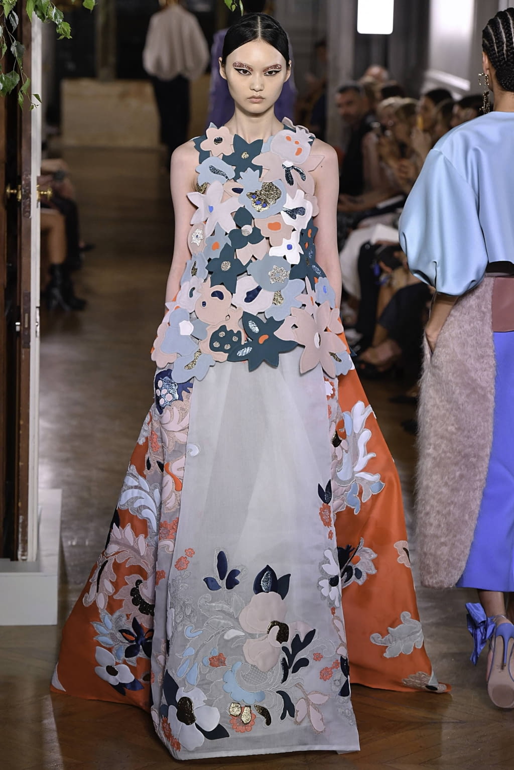 Fashion Week Paris Fall/Winter 2019 look 75 from the Valentino collection couture