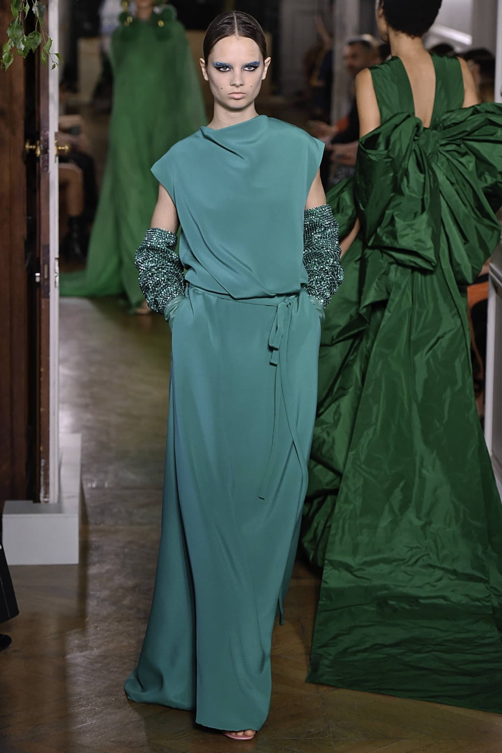 Fashion Week Paris Fall/Winter 2019 look 81 from the Valentino collection couture