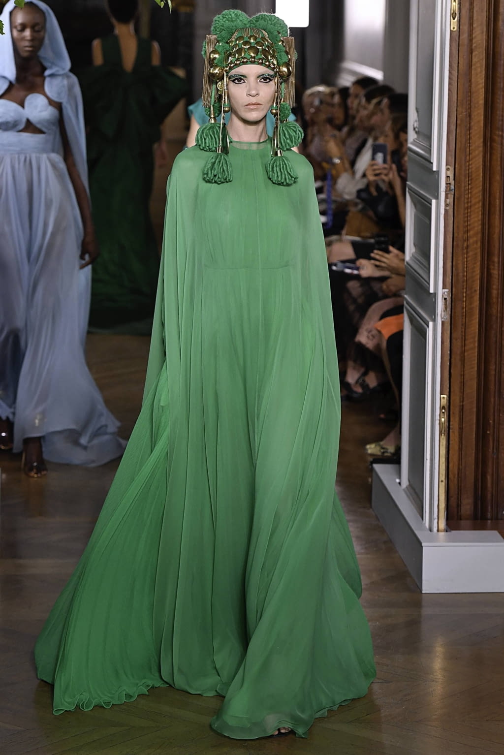 Fashion Week Paris Fall/Winter 2019 look 82 from the Valentino collection couture