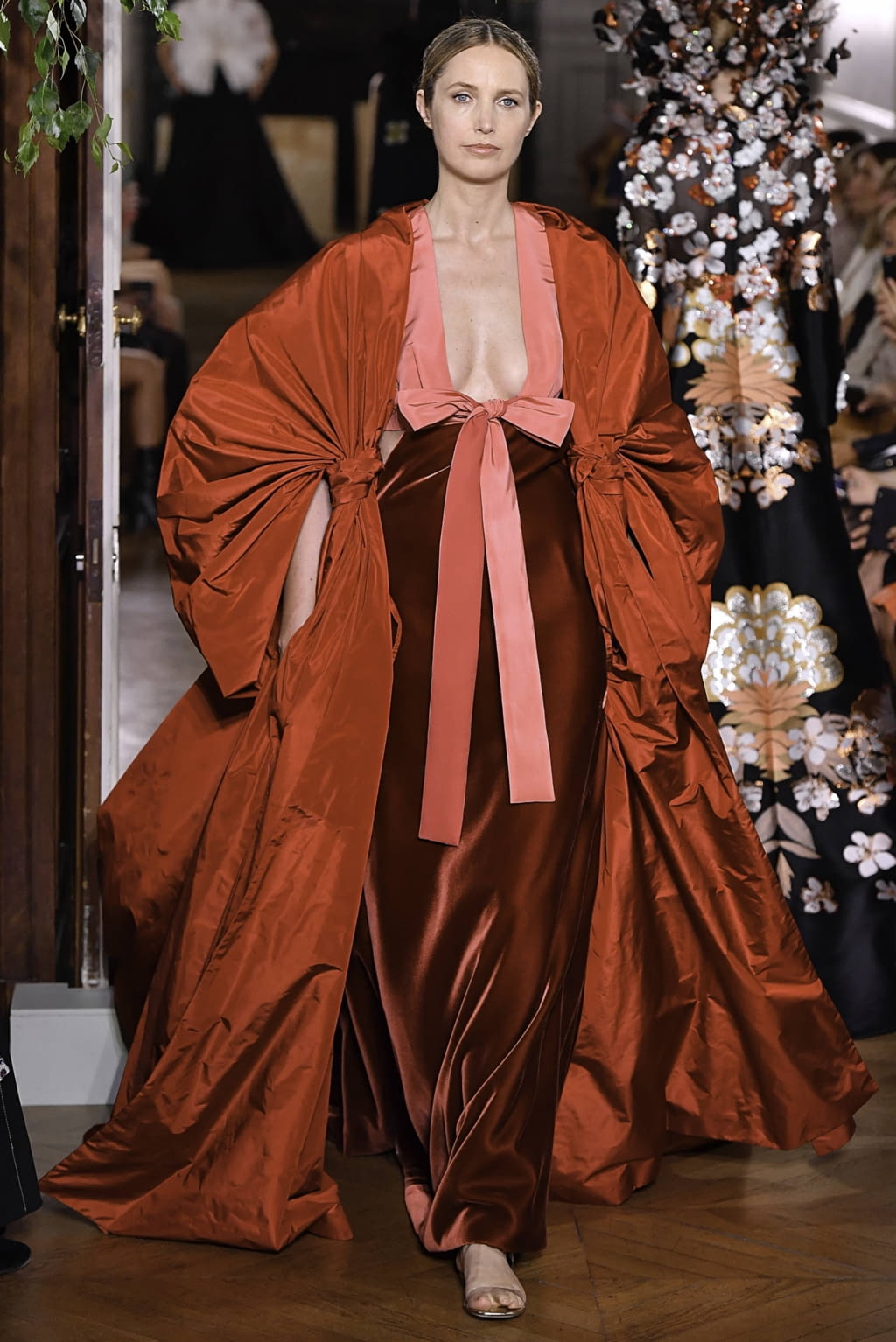 Fashion Week Paris Fall/Winter 2019 look 97 from the Valentino collection couture