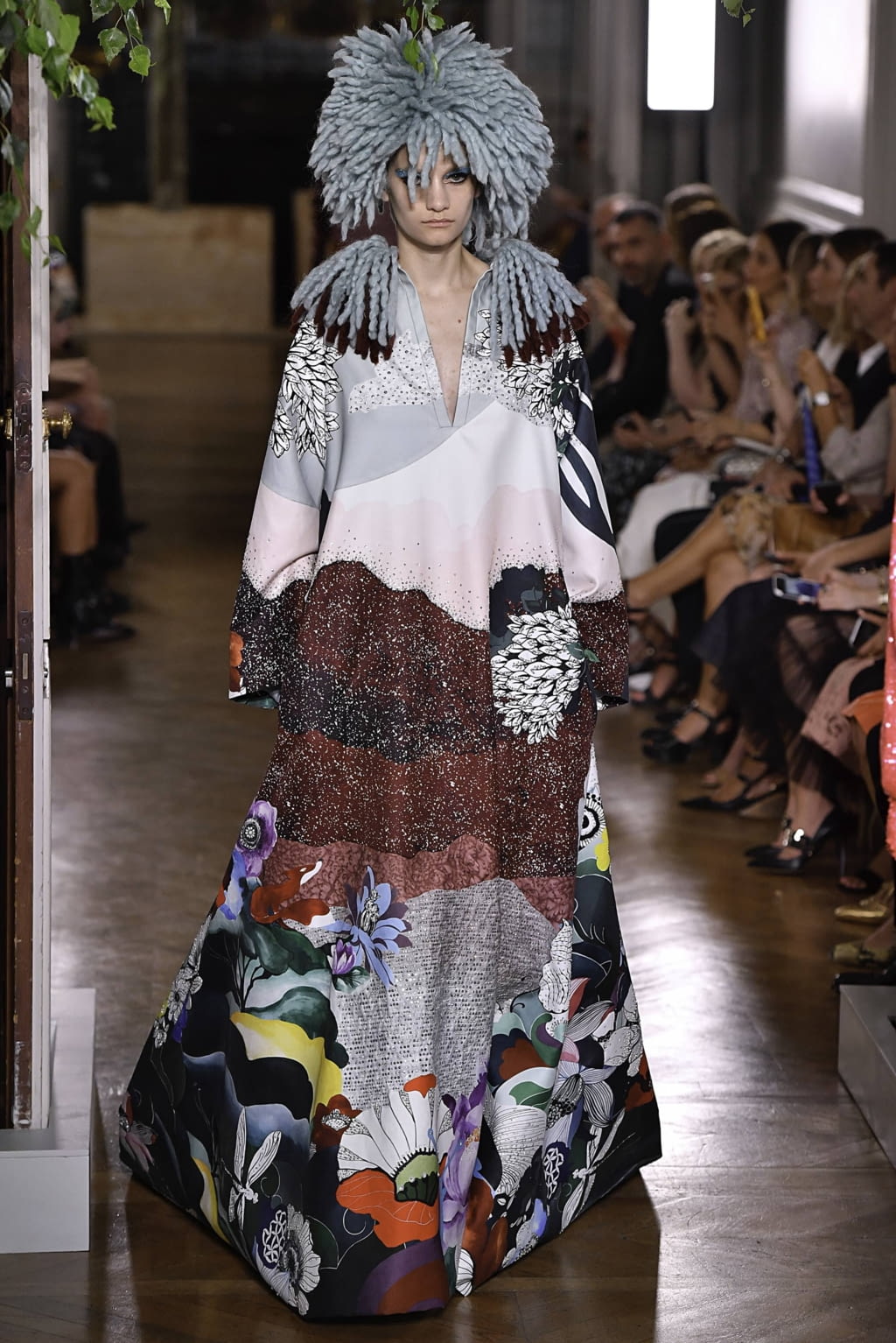 Fashion Week Paris Fall/Winter 2019 look 101 from the Valentino collection 高级定制