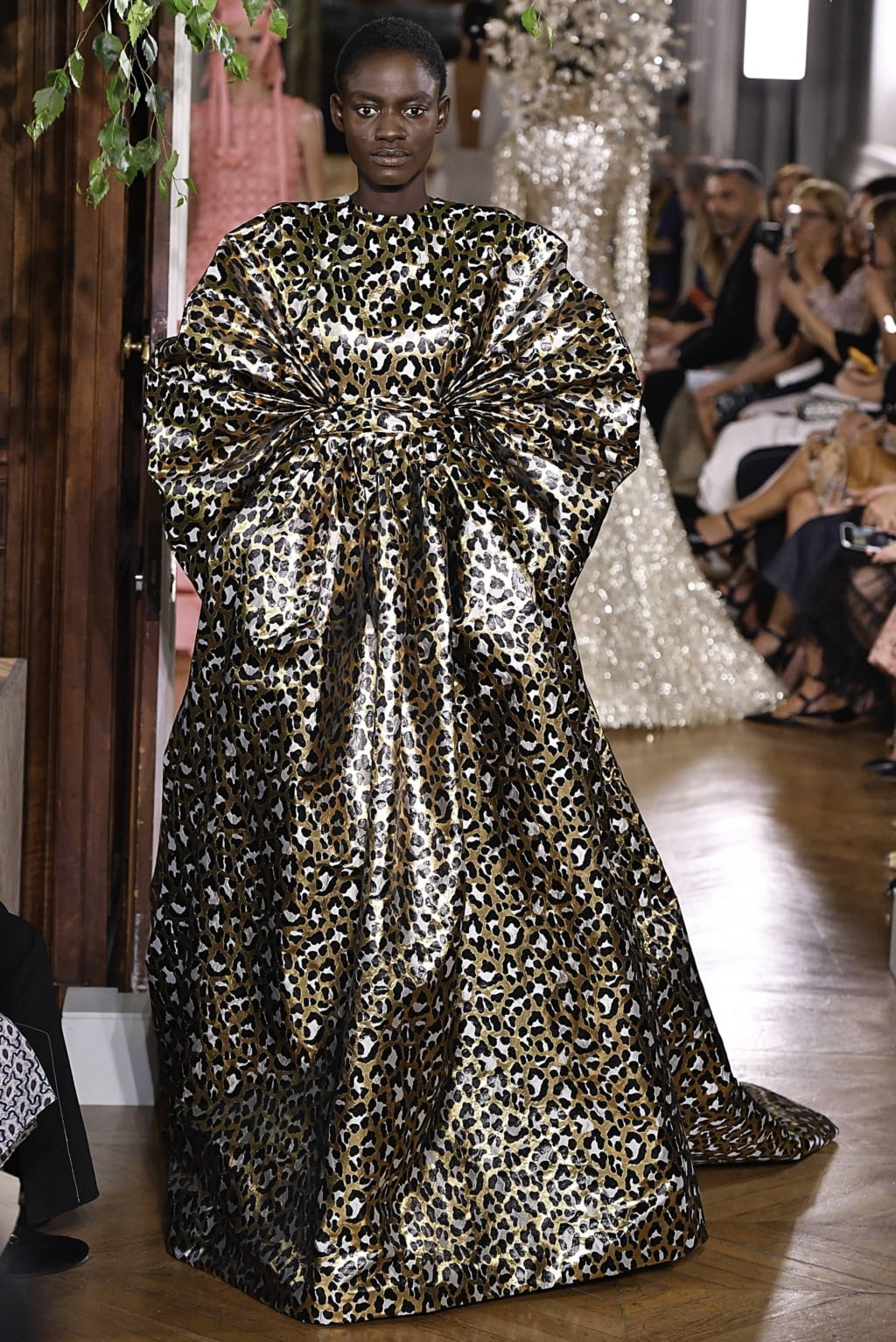 Fashion Week Paris Fall/Winter 2019 look 110 from the Valentino collection couture