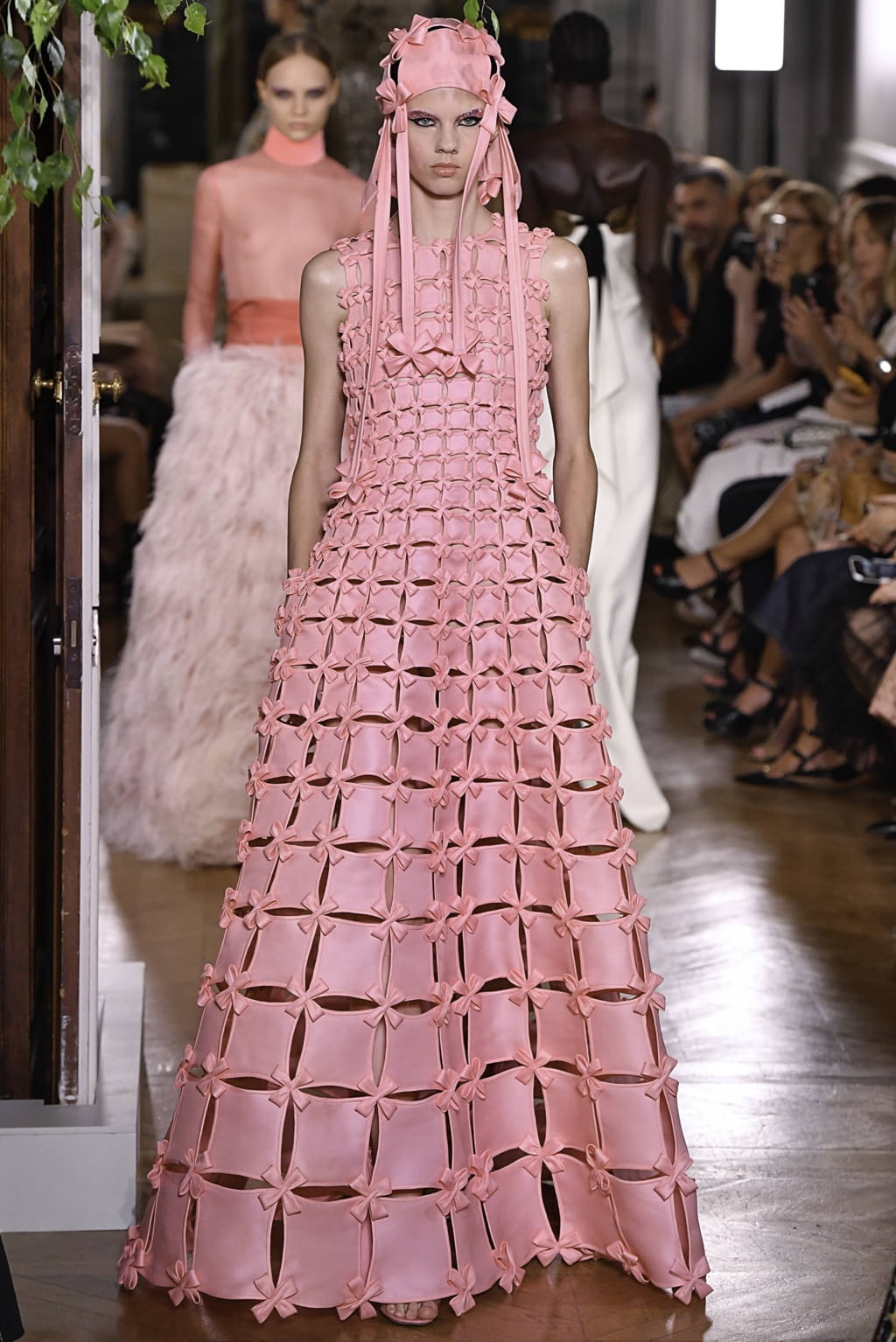 Fashion Week Paris Fall/Winter 2019 look 111 from the Valentino collection couture