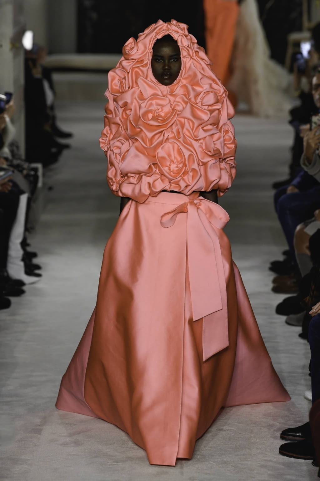 Fashion Week Paris Spring/Summer 2019 look 1 from the Valentino collection couture