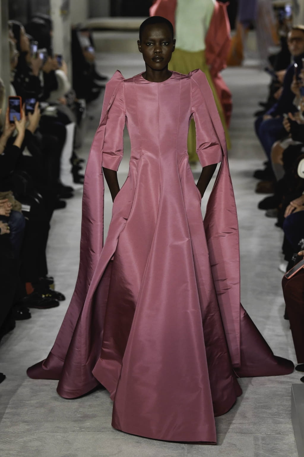 Fashion Week Paris Spring/Summer 2019 look 6 from the Valentino collection couture
