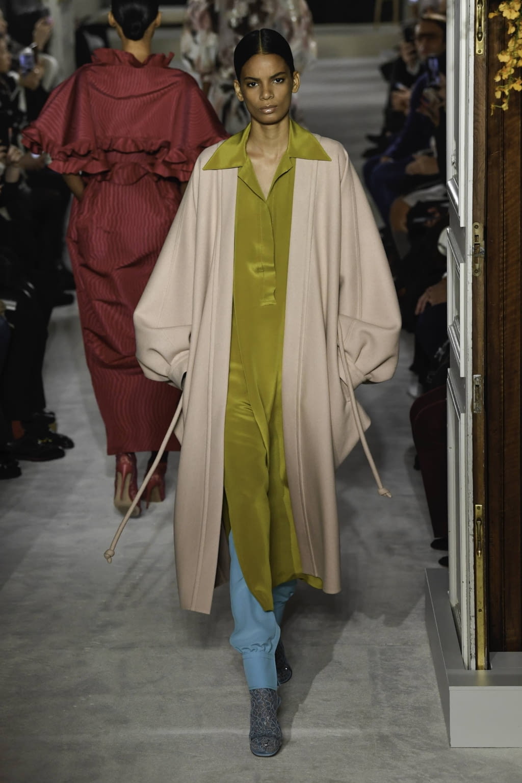 Fashion Week Paris Spring/Summer 2019 look 13 from the Valentino collection 高级定制