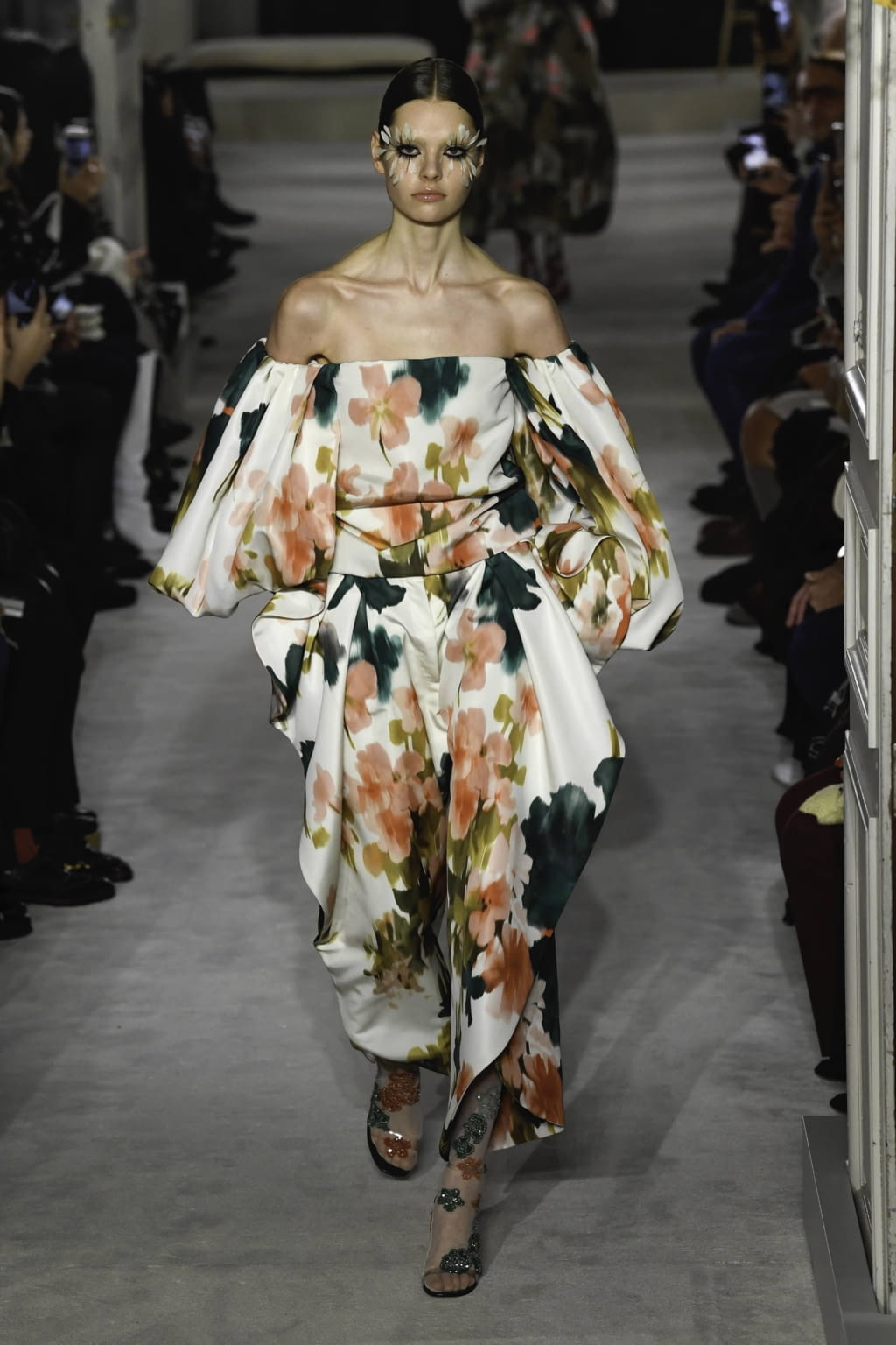 Fashion Week Paris Spring/Summer 2019 look 16 from the Valentino collection 高级定制