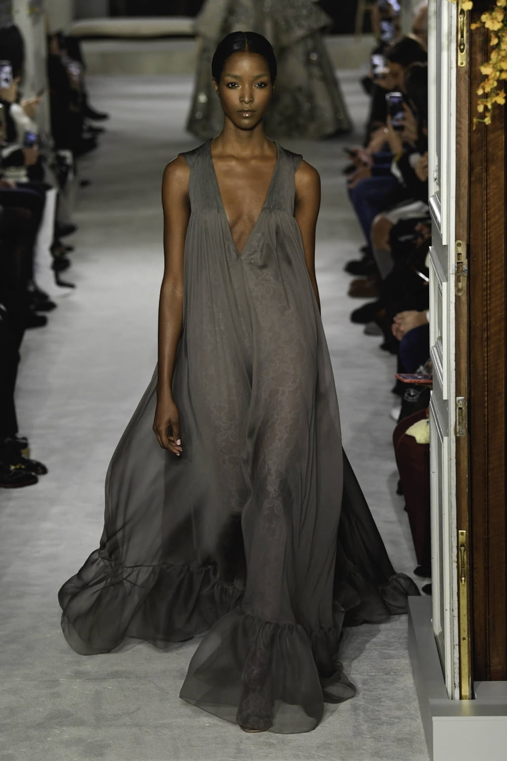 Fashion Week Paris Spring/Summer 2019 look 18 from the Valentino collection couture