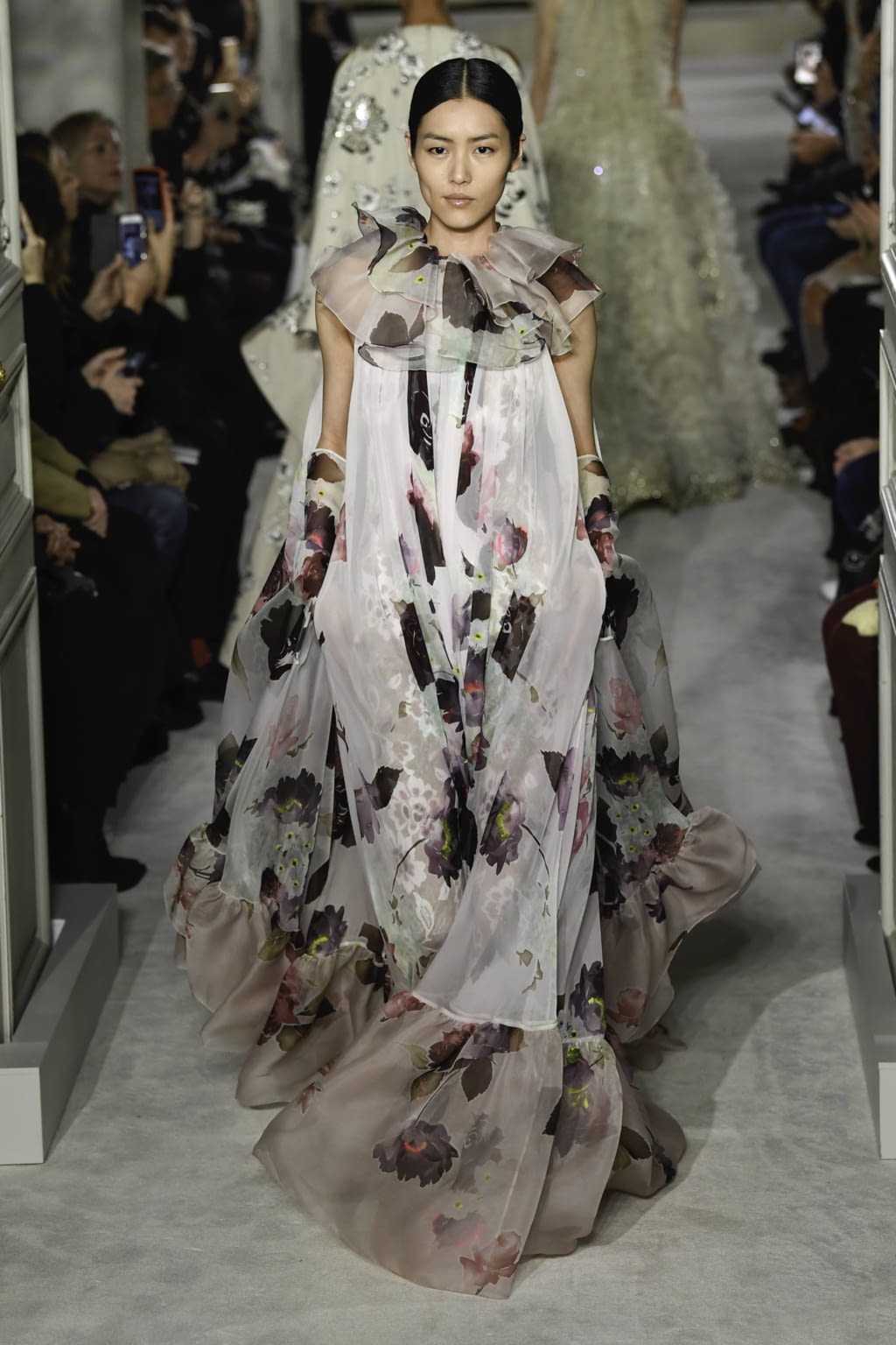 Fashion Week Paris Spring/Summer 2019 look 20 from the Valentino collection couture
