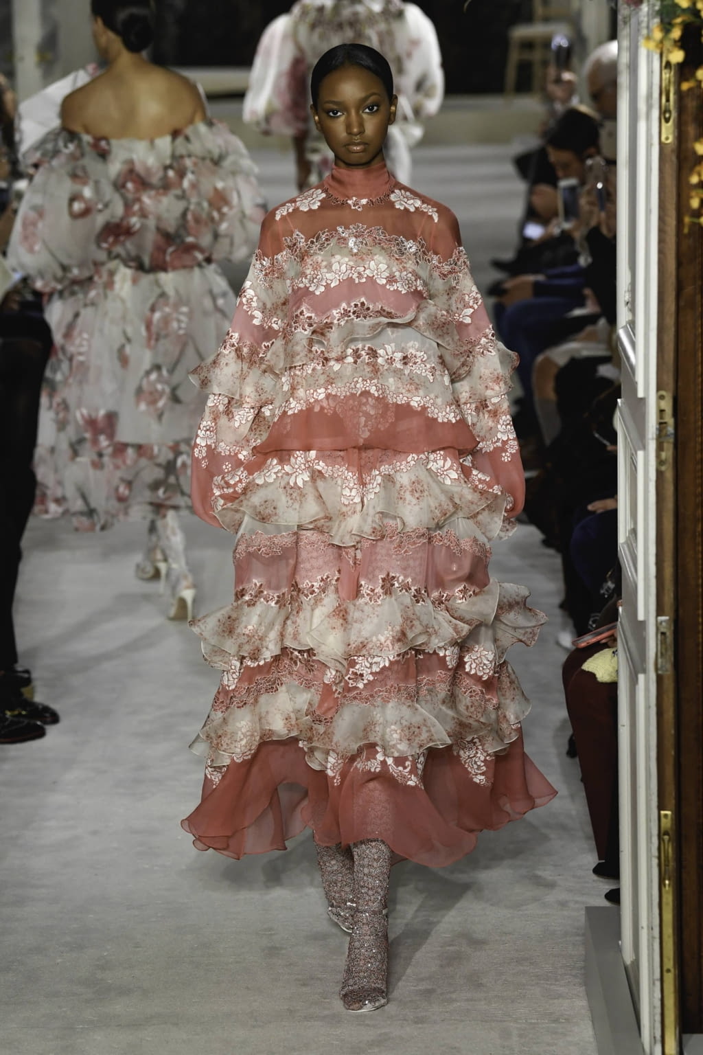 Fashion Week Paris Spring/Summer 2019 look 23 de la collection Valentino couture