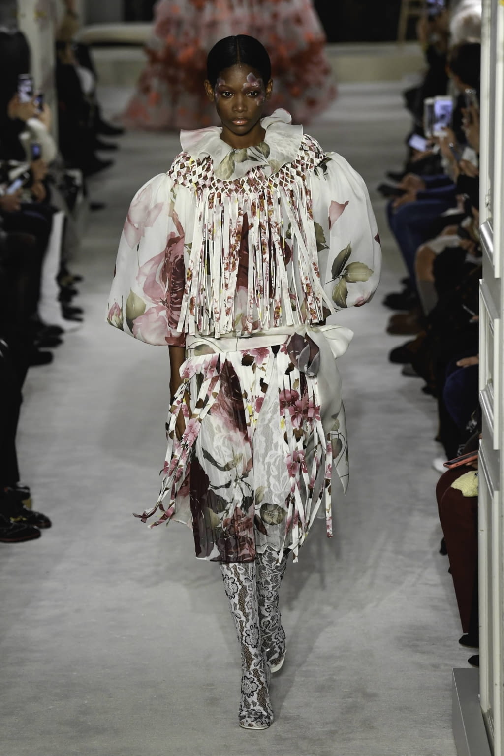 Fashion Week Paris Spring/Summer 2019 look 24 from the Valentino collection 高级定制