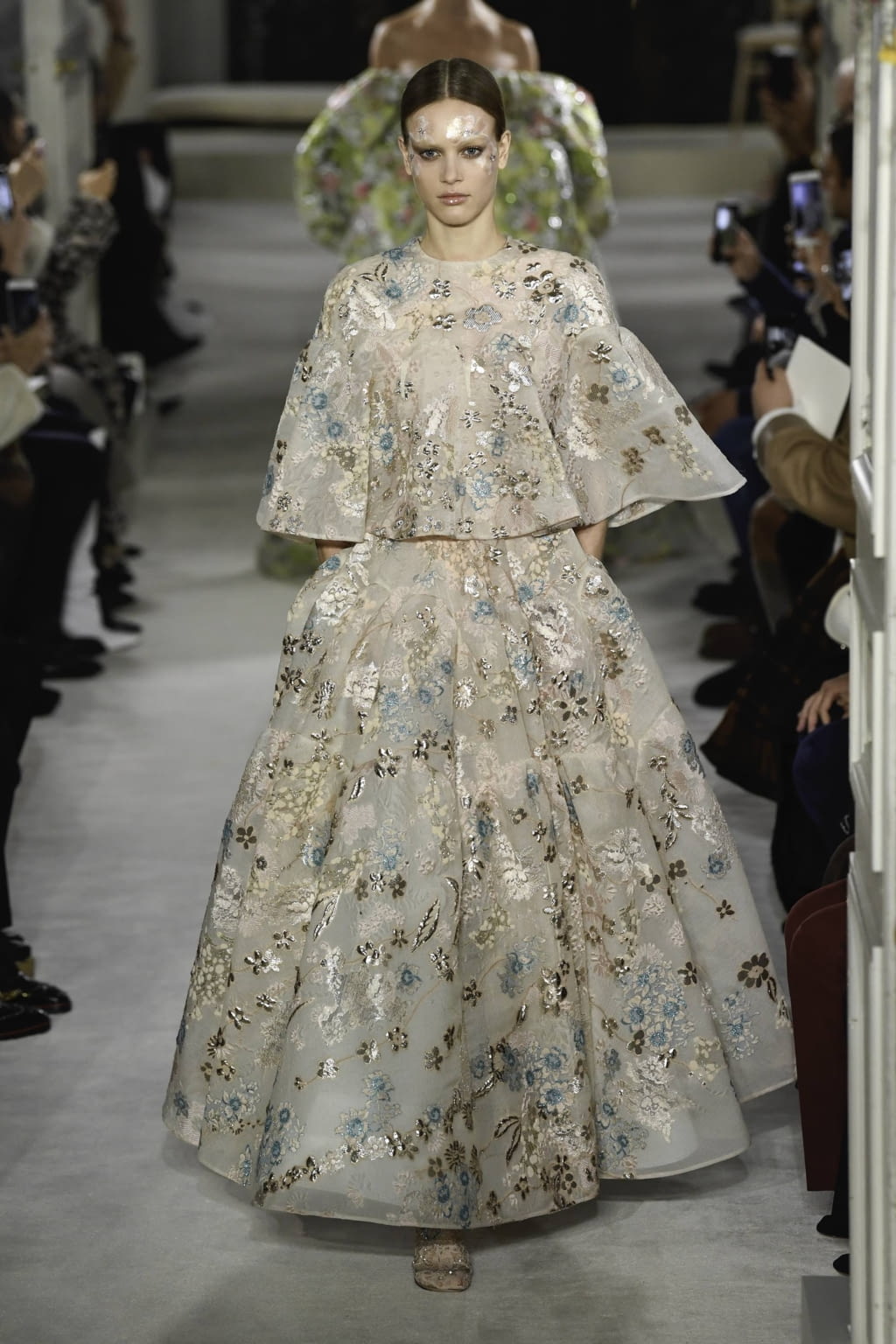Fashion Week Paris Spring/Summer 2019 look 46 from the Valentino collection 高级定制