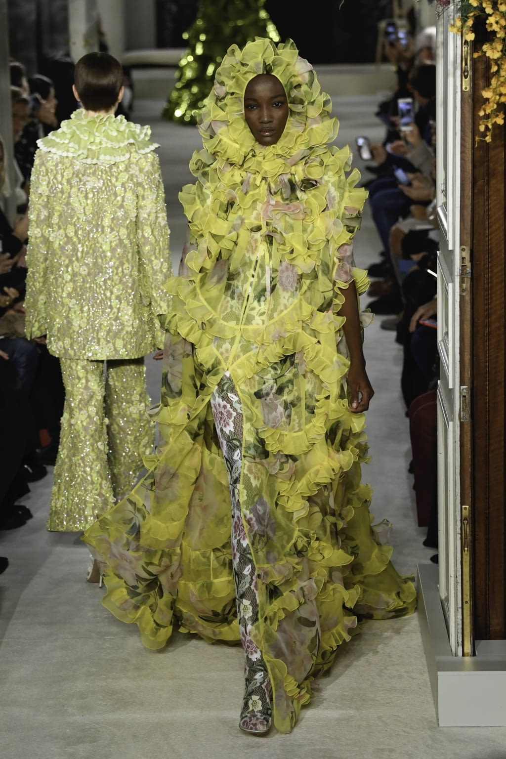 Fashion Week Paris Spring/Summer 2019 look 55 from the Valentino collection couture