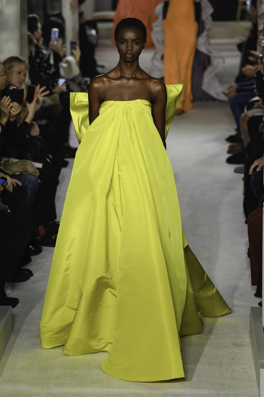 Fashion Week Paris Spring/Summer 2019 look 56 de la collection Valentino couture