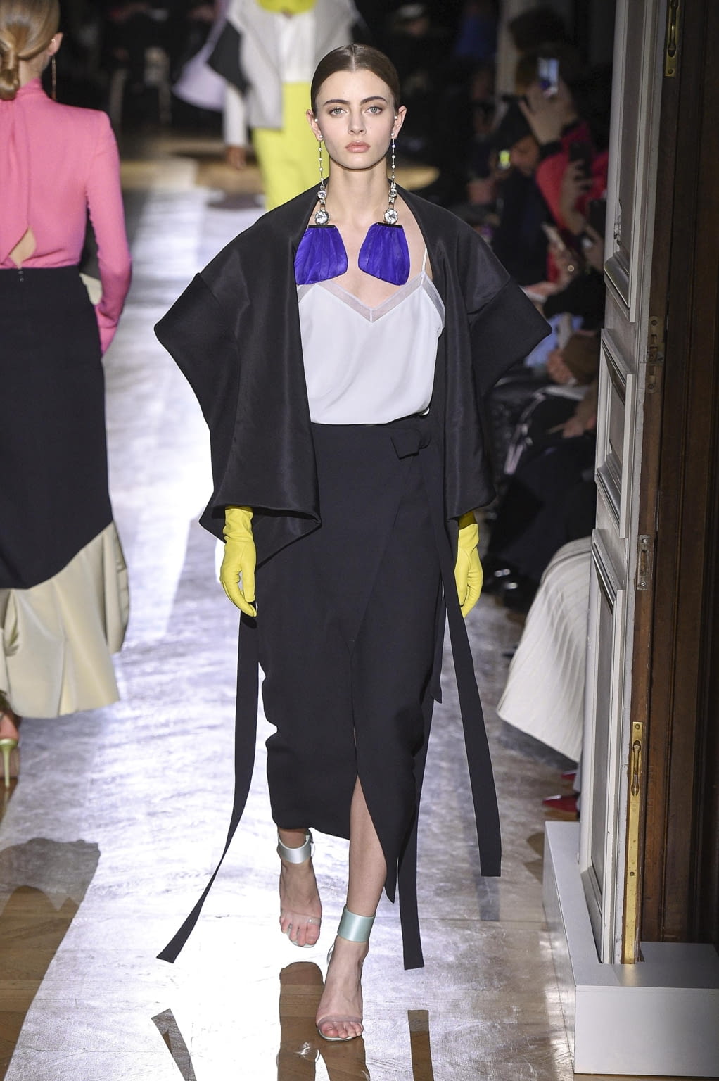 Fashion Week Paris Spring/Summer 2020 look 24 de la collection Valentino couture