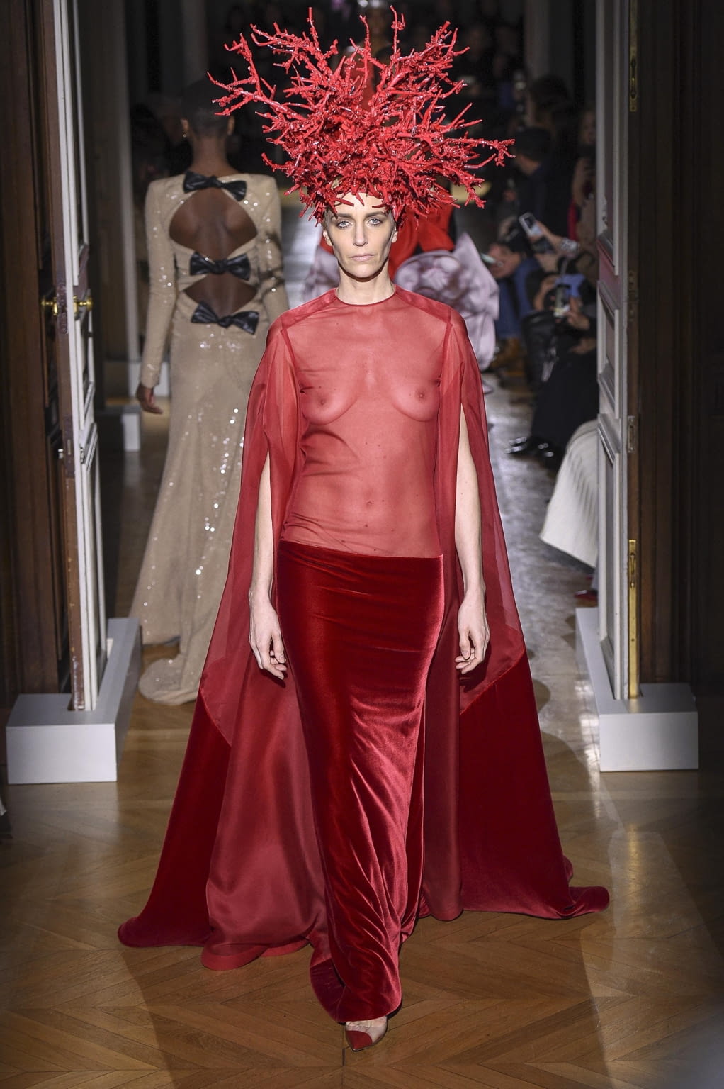 Fashion Week Paris Spring/Summer 2020 look 40 de la collection Valentino couture
