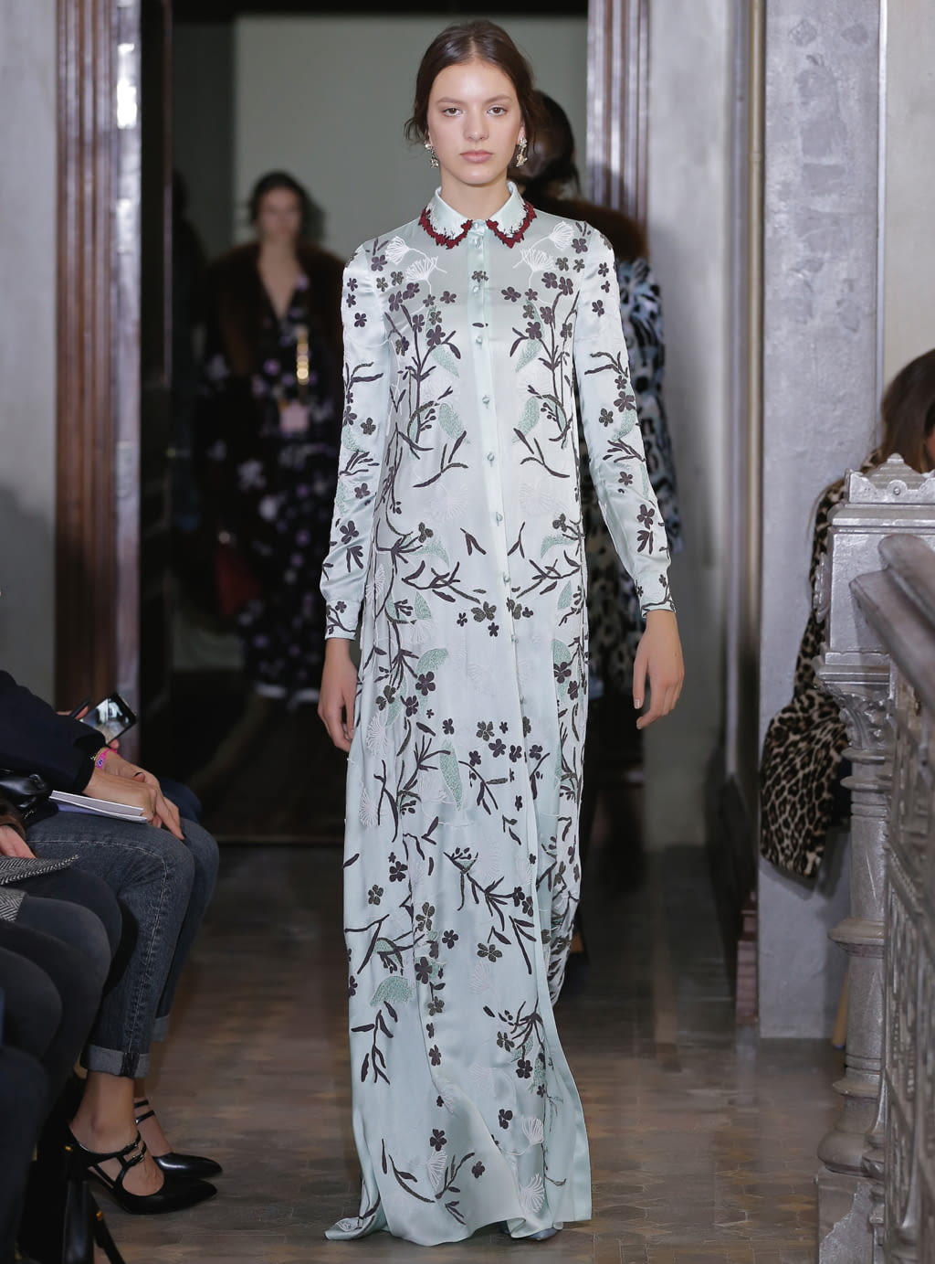 Fashion Week Paris Pre-Fall 2017 look 13 from the Valentino collection 女装