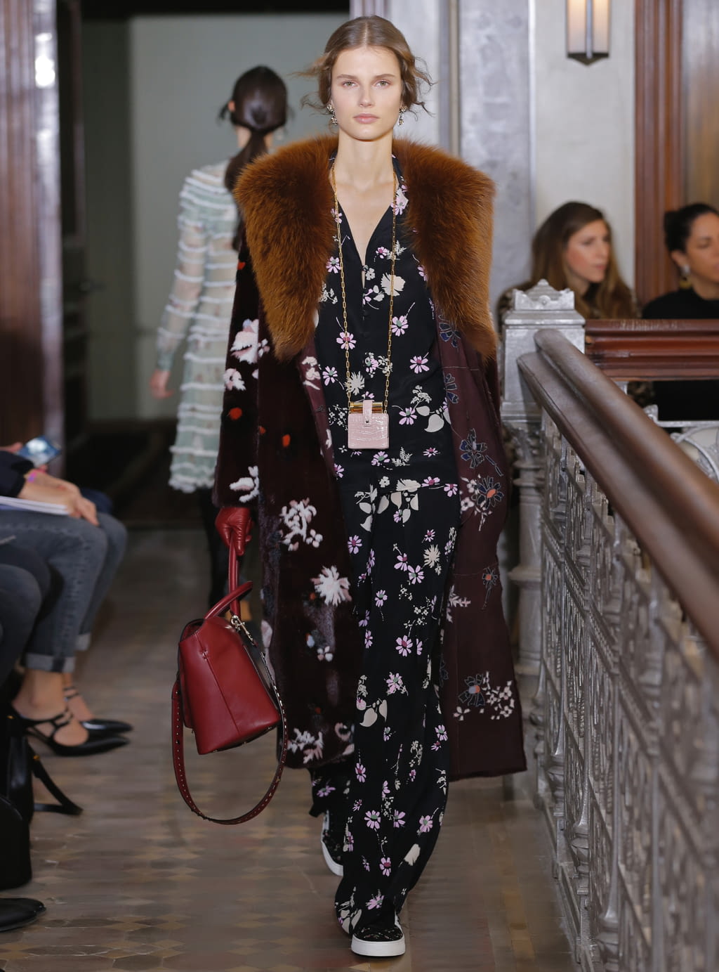 Fashion Week Paris Pre-Fall 2017 look 14 from the Valentino collection 女装