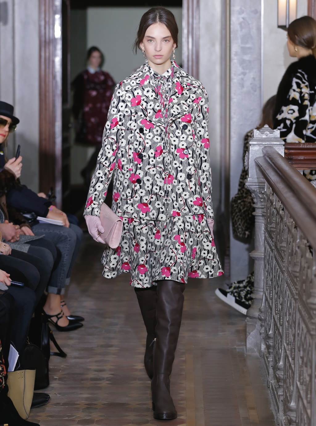 Fashion Week Paris Pre-Fall 2017 look 16 from the Valentino collection womenswear