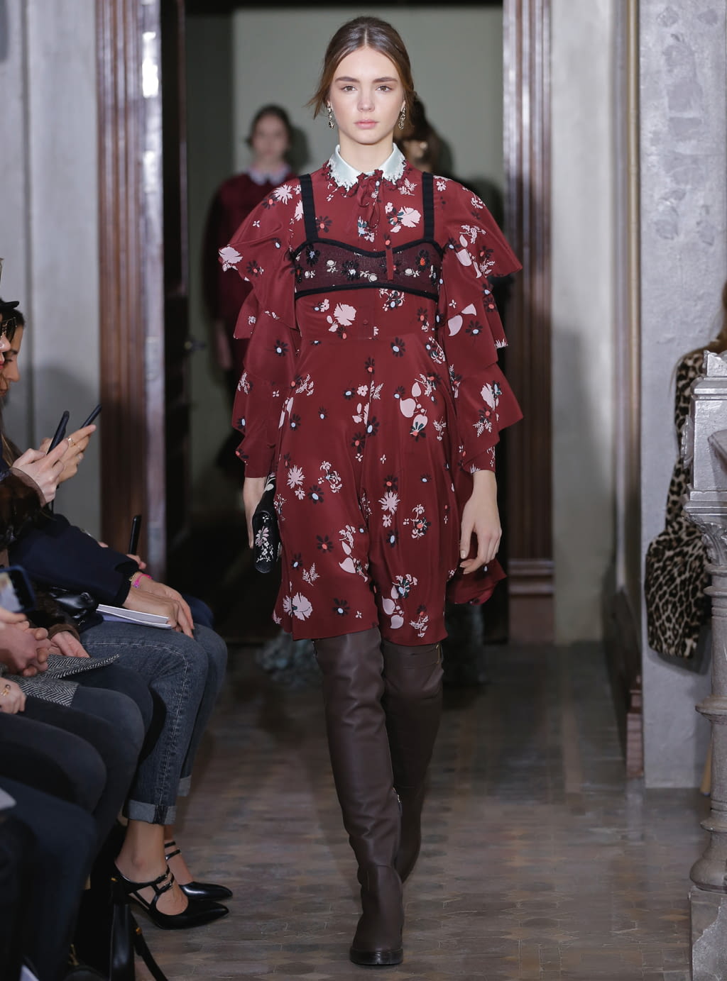 Fashion Week Paris Pre-Fall 2017 look 17 from the Valentino collection 女装