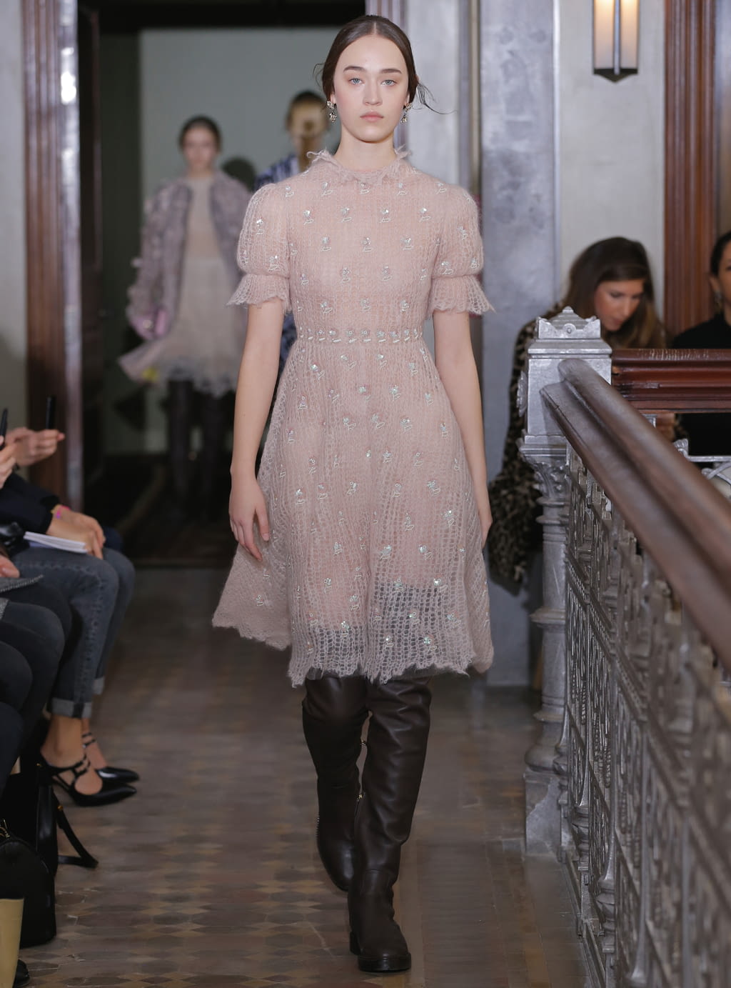 Fashion Week Paris Pre-Fall 2017 look 19 from the Valentino collection 女装