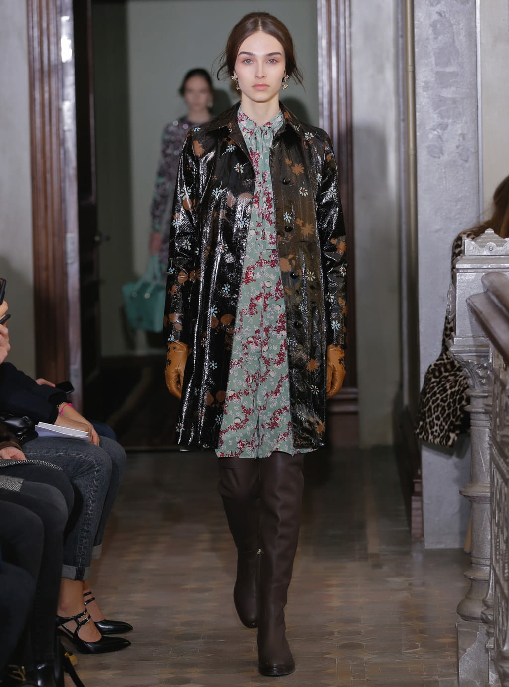 Fashion Week Paris Pre-Fall 2017 look 44 from the Valentino collection 女装
