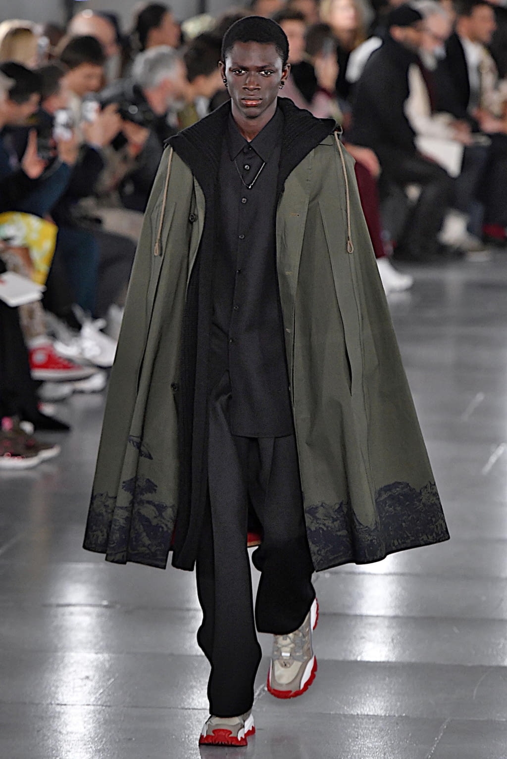 Fashion Week Paris Fall/Winter 2019 look 4 from the Valentino collection 男装