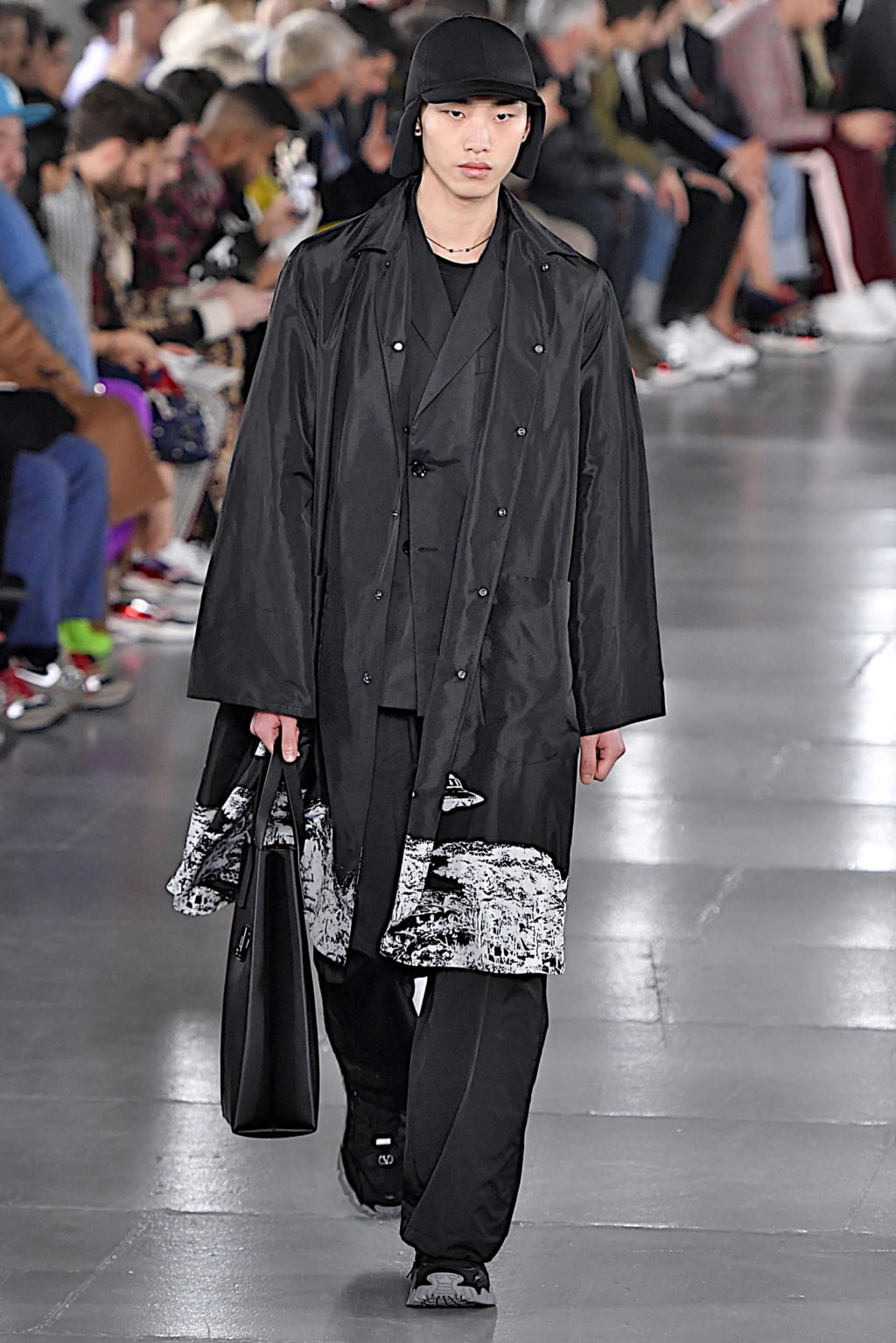 Fashion Week Paris Fall/Winter 2019 look 5 from the Valentino collection 男装