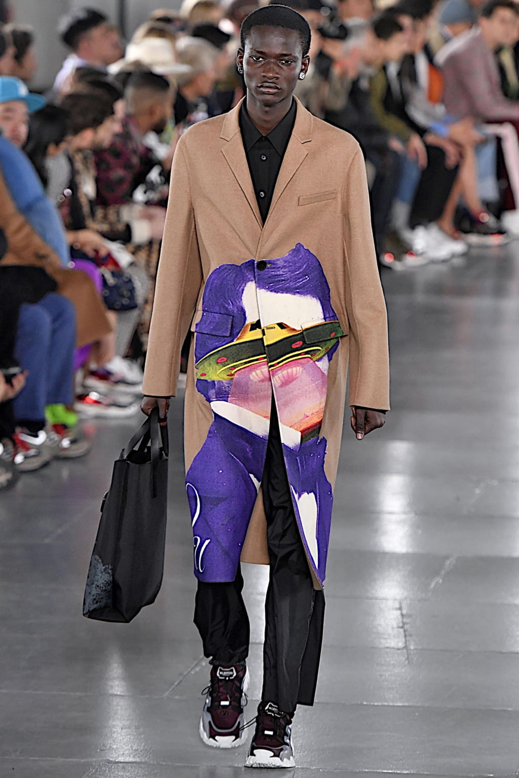 Fashion Week Paris Fall/Winter 2019 look 10 de la collection Valentino menswear