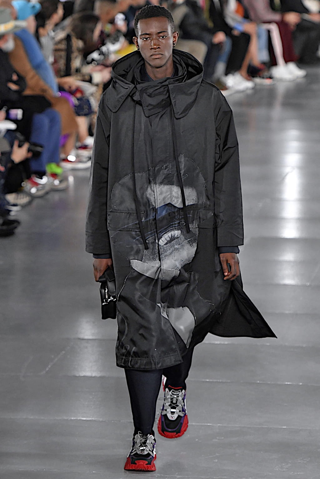 Fashion Week Paris Fall/Winter 2019 look 14 from the Valentino collection 男装