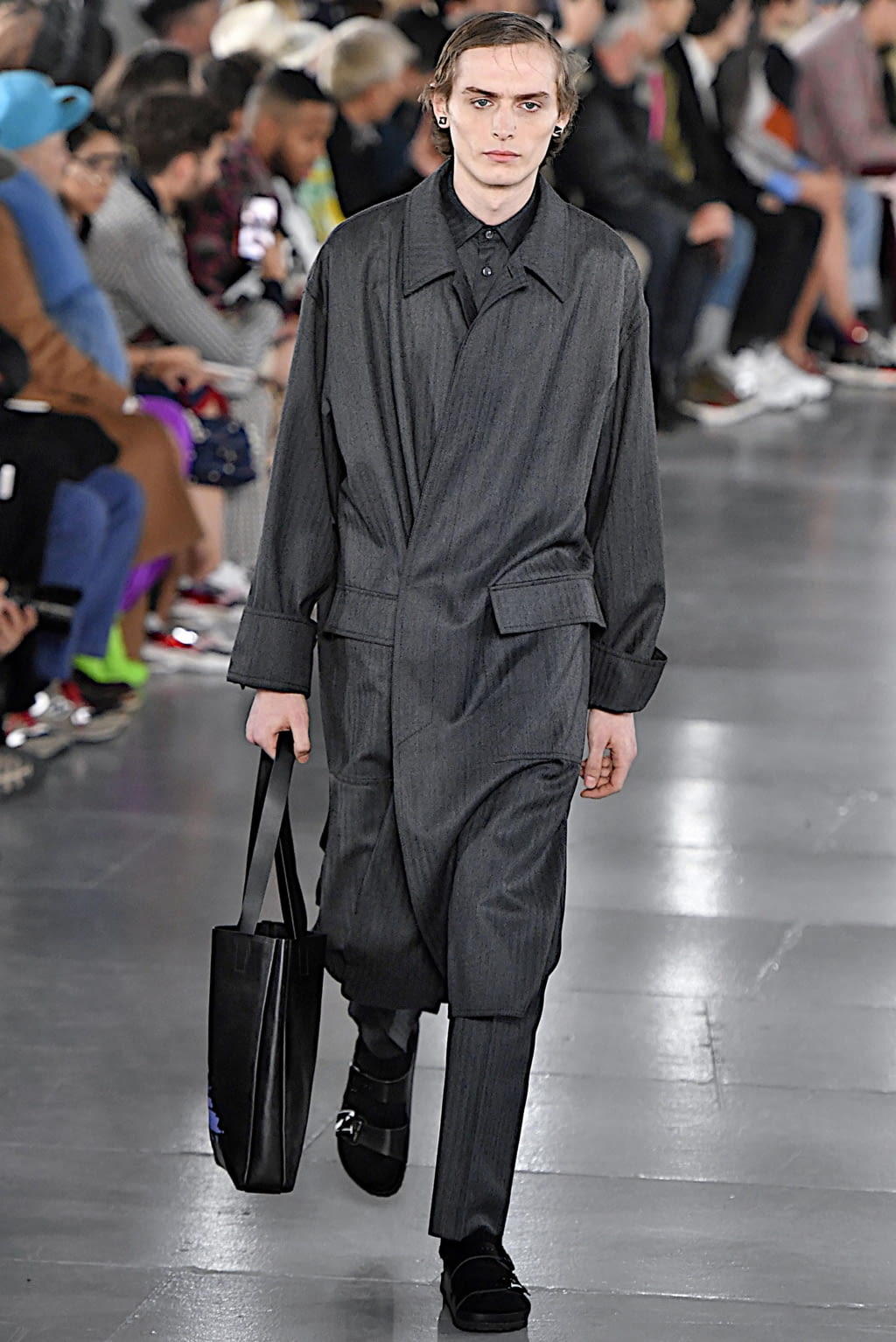 Fashion Week Paris Fall/Winter 2019 look 21 from the Valentino collection menswear