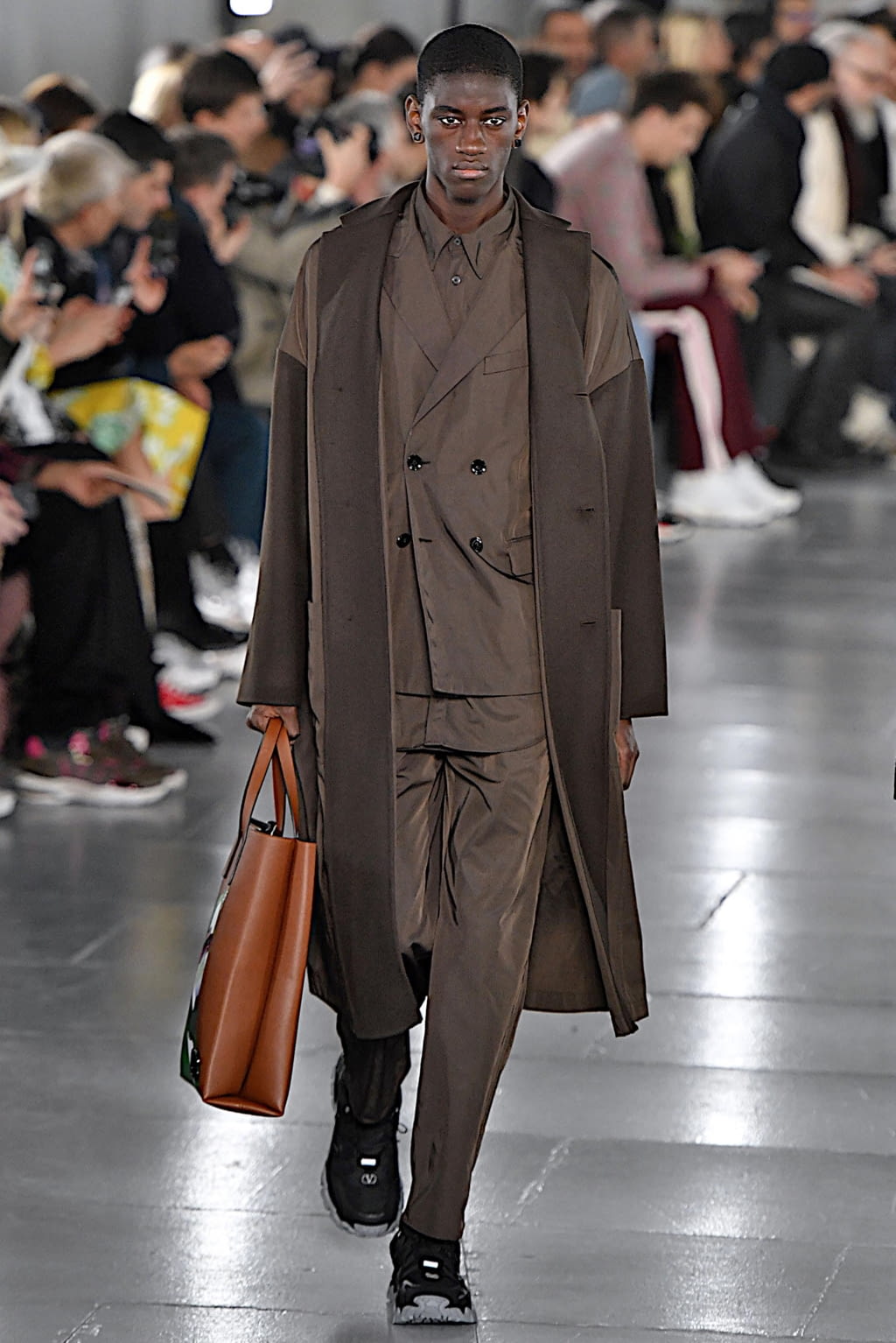 Fashion Week Paris Fall/Winter 2019 look 24 from the Valentino collection menswear