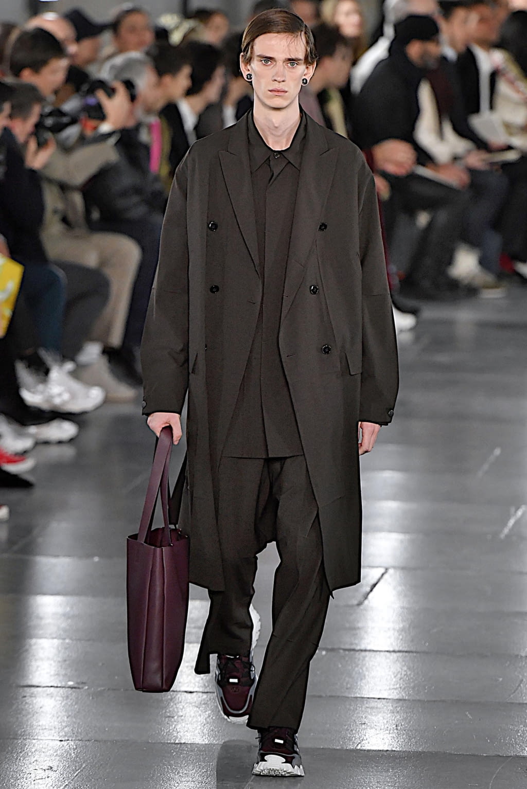 Fashion Week Paris Fall/Winter 2019 look 25 from the Valentino collection menswear