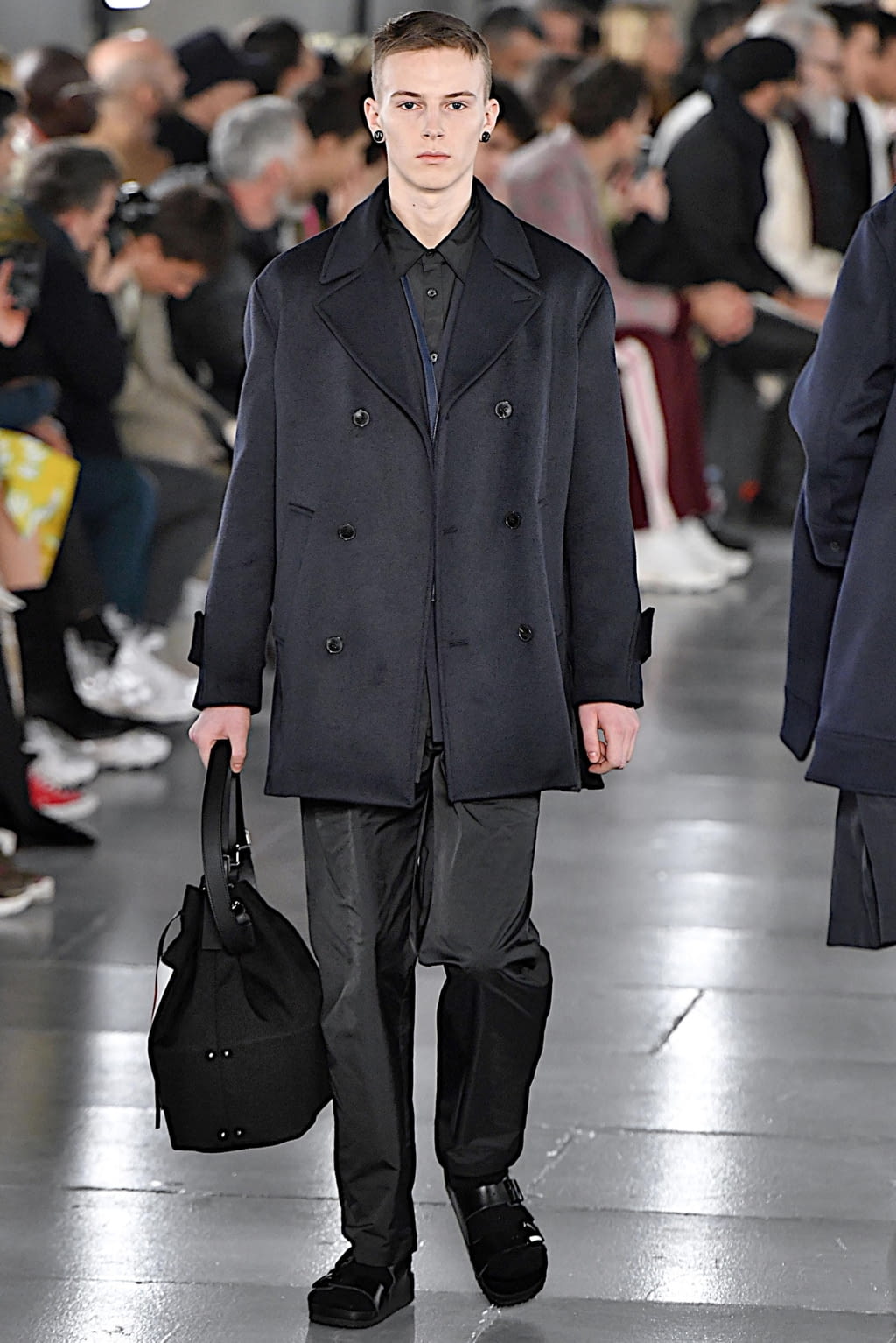 Fashion Week Paris Fall/Winter 2019 look 29 from the Valentino collection menswear