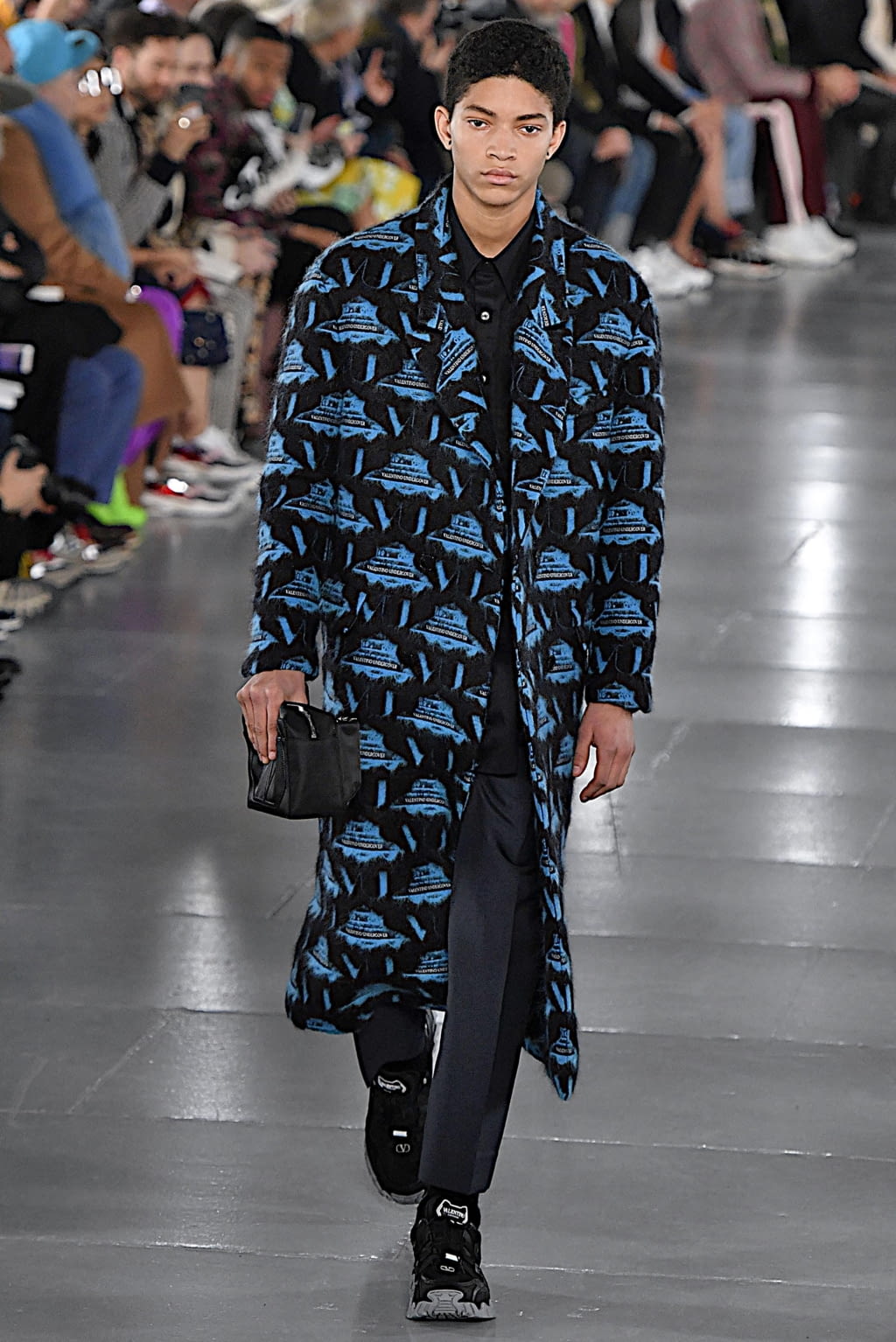 Fashion Week Paris Fall/Winter 2019 look 32 from the Valentino collection 男装