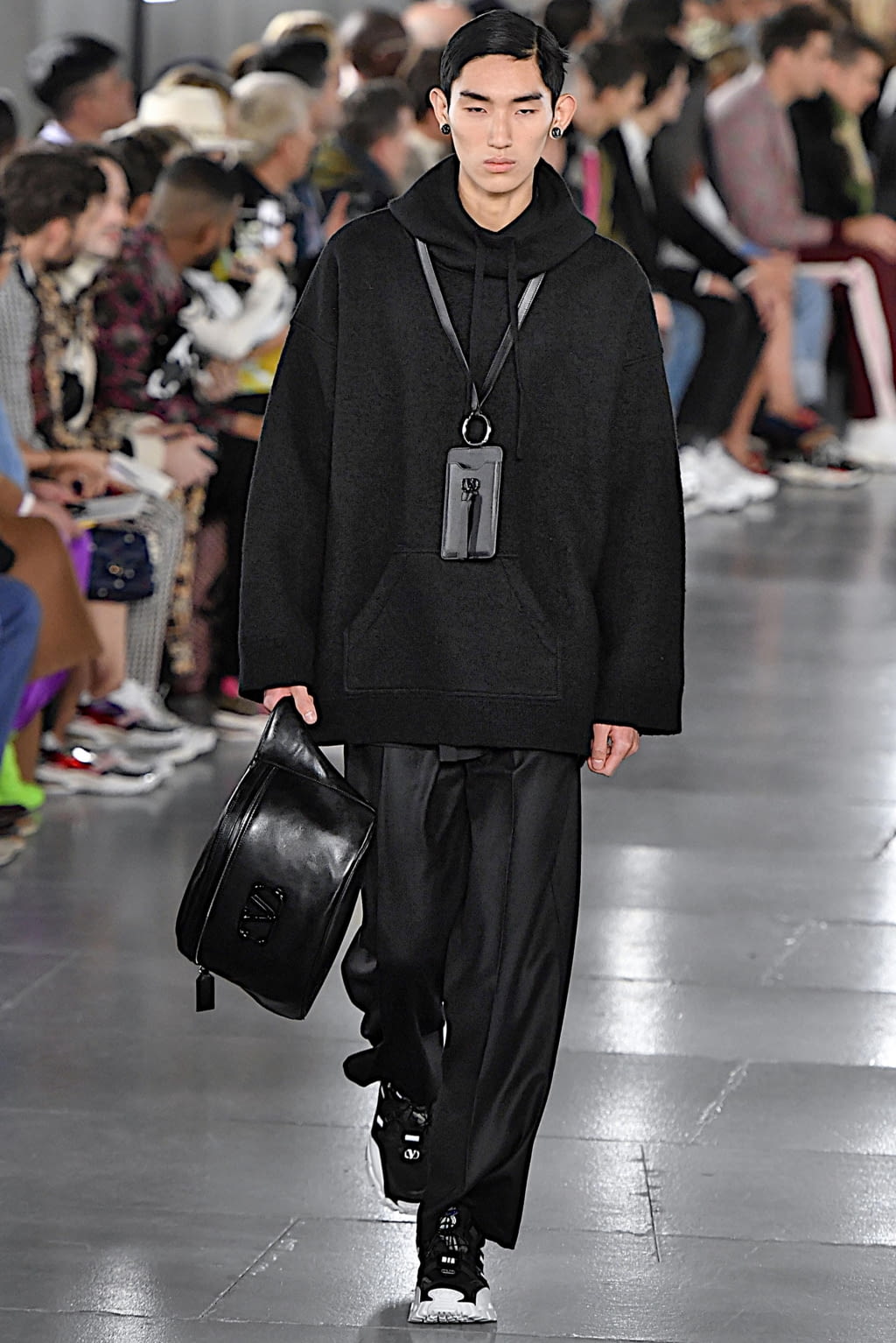 Fashion Week Paris Fall/Winter 2019 look 34 from the Valentino collection 男装