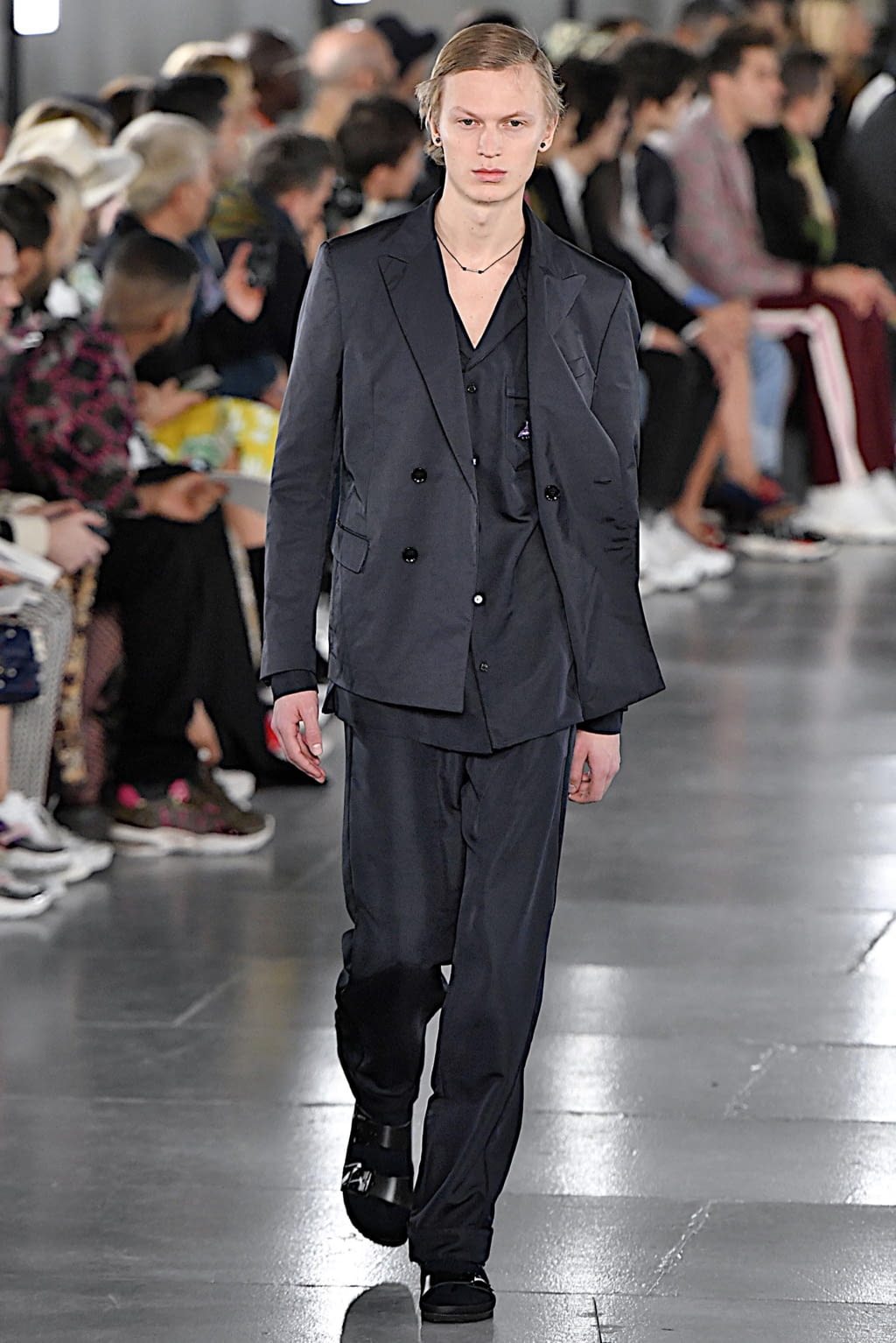 Fashion Week Paris Fall/Winter 2019 look 35 from the Valentino collection 男装