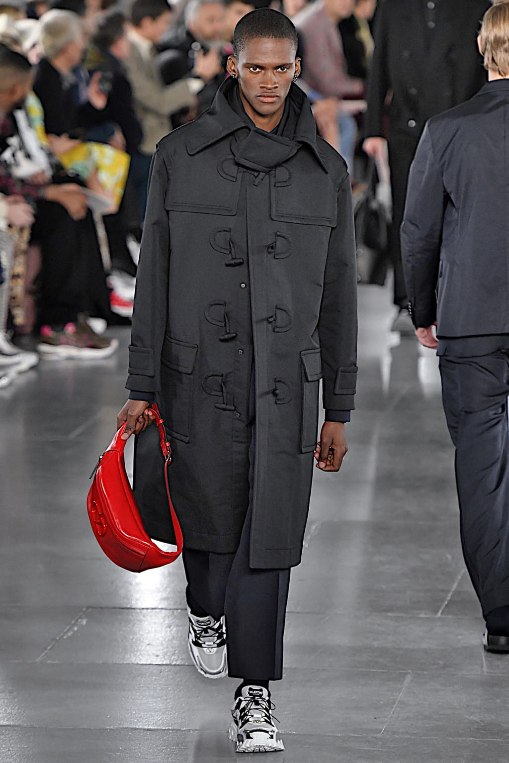 Fashion Week Paris Fall/Winter 2019 look 36 from the Valentino collection menswear