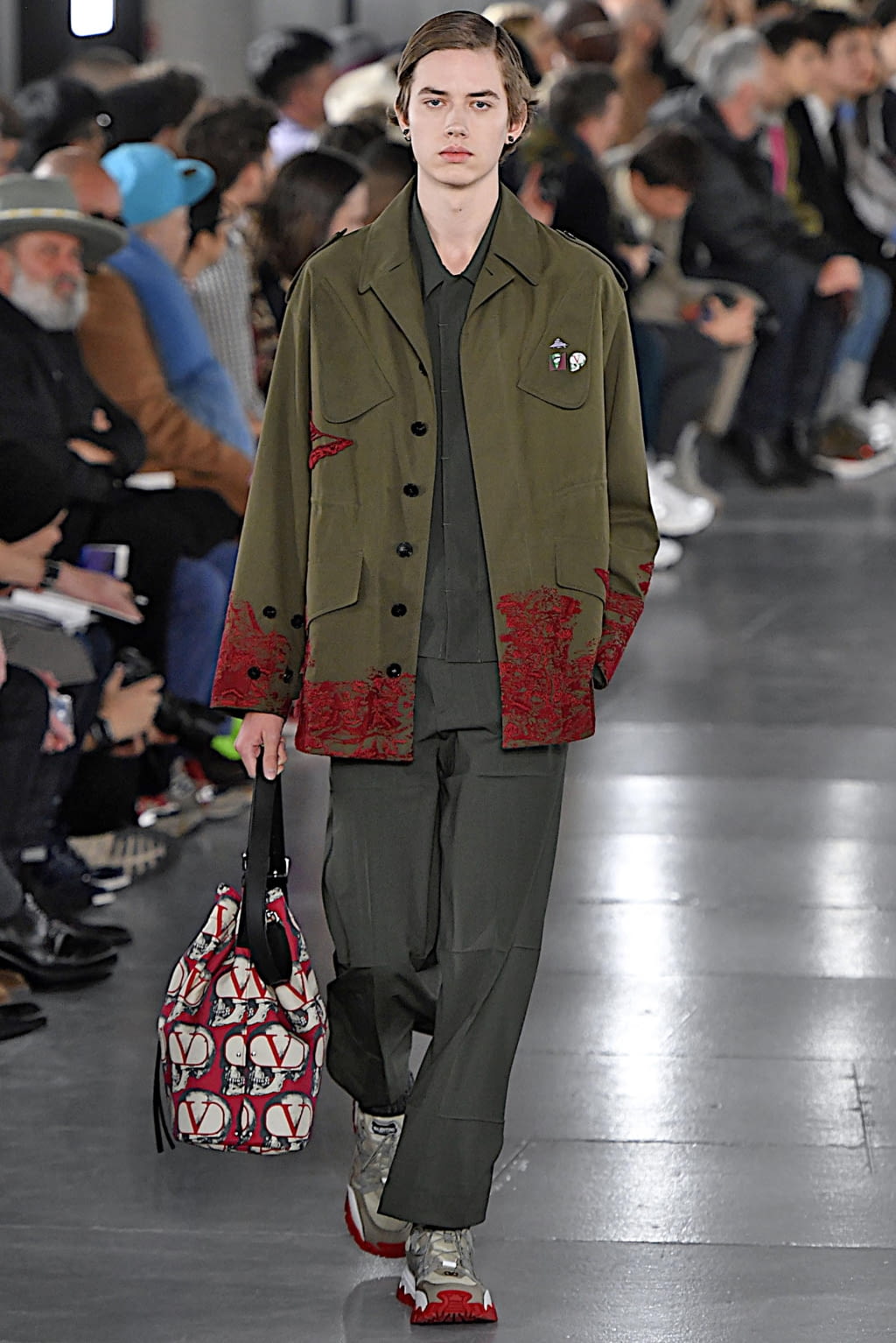 Fashion Week Paris Fall/Winter 2019 look 39 from the Valentino collection 男装