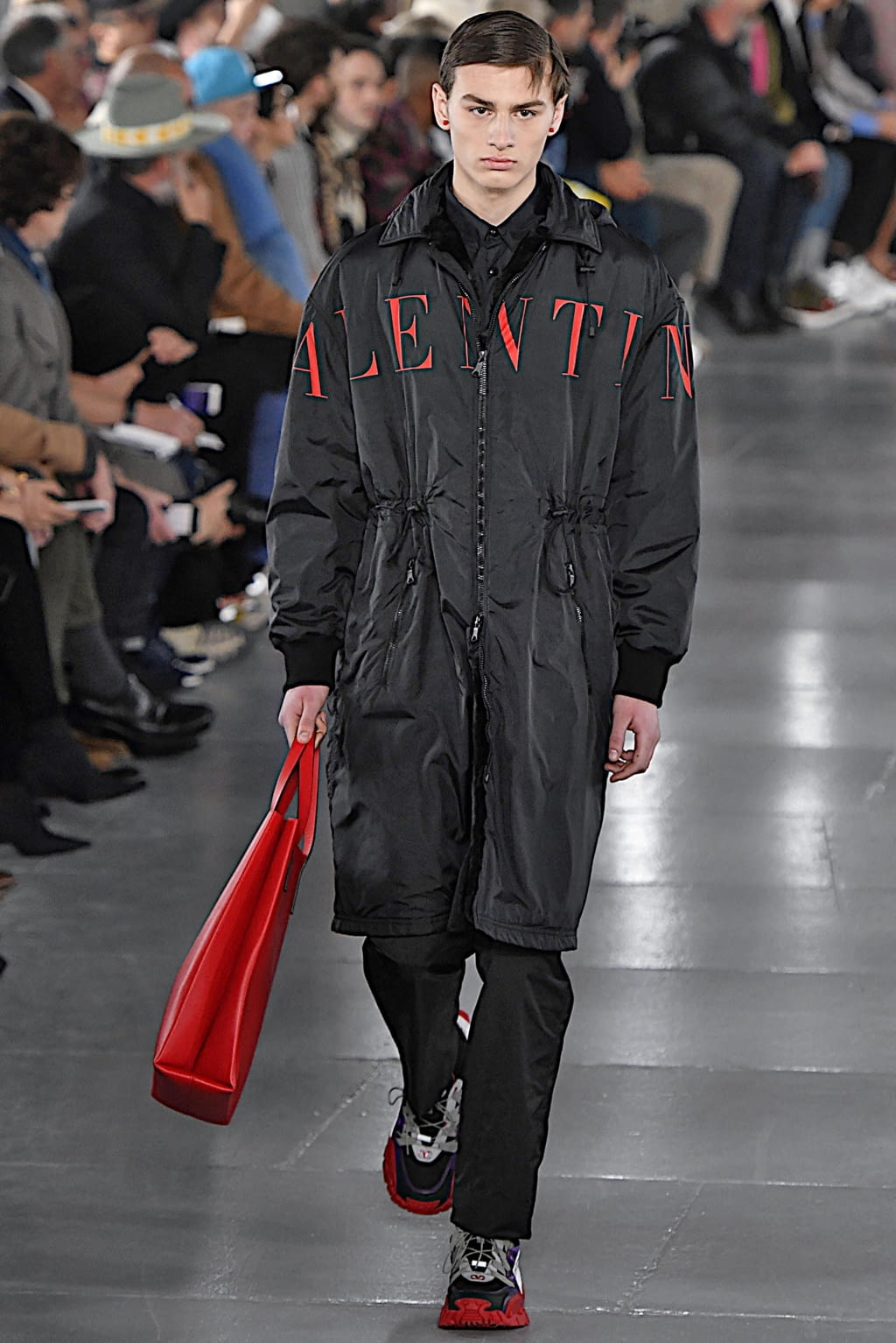 Fashion Week Paris Fall/Winter 2019 look 48 from the Valentino collection 男装