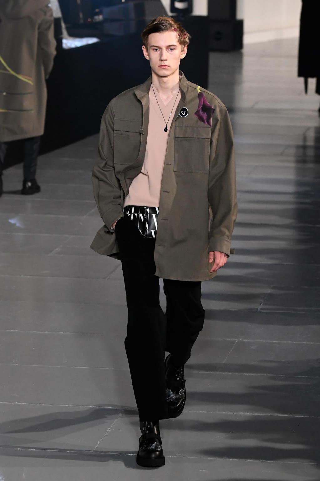 Fashion Week Paris Fall/Winter 2020 look 14 from the Valentino collection 男装