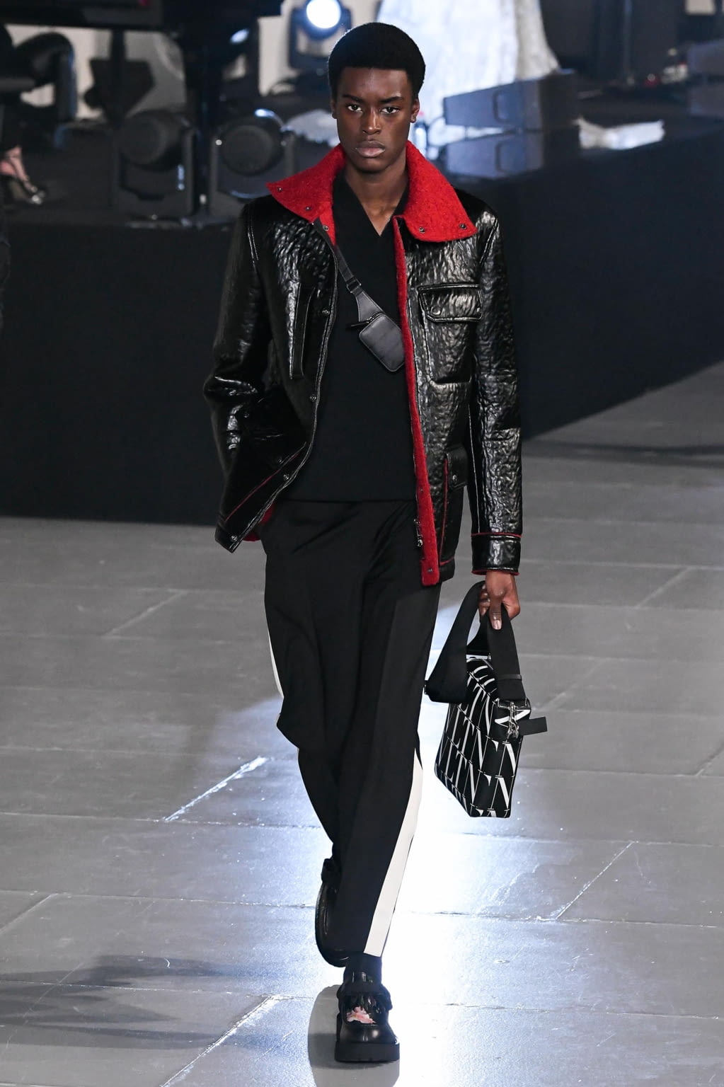 Fashion Week Paris Fall/Winter 2020 look 26 from the Valentino collection menswear