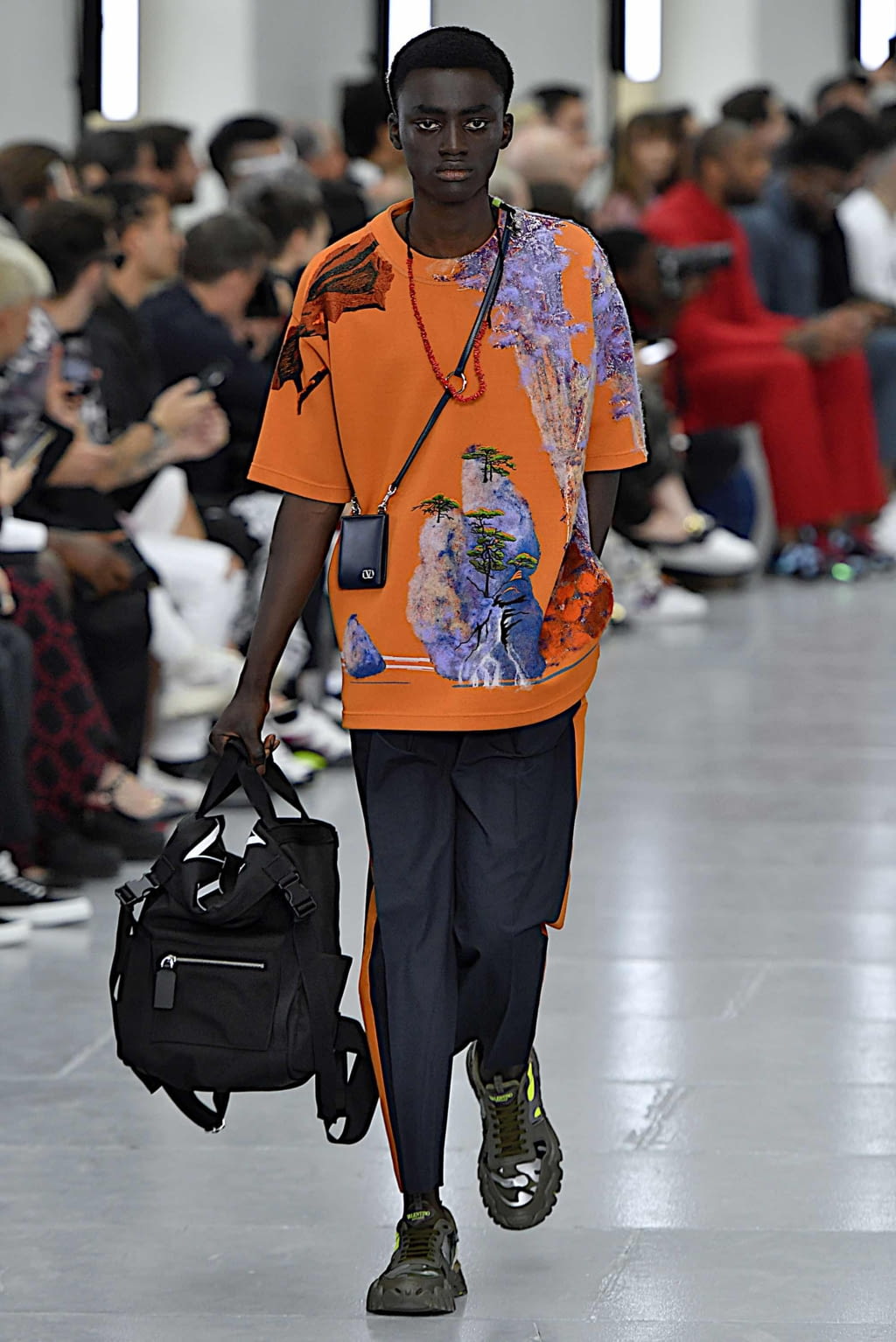 Fashion Week Paris Spring/Summer 2020 look 5 from the Valentino collection 男装