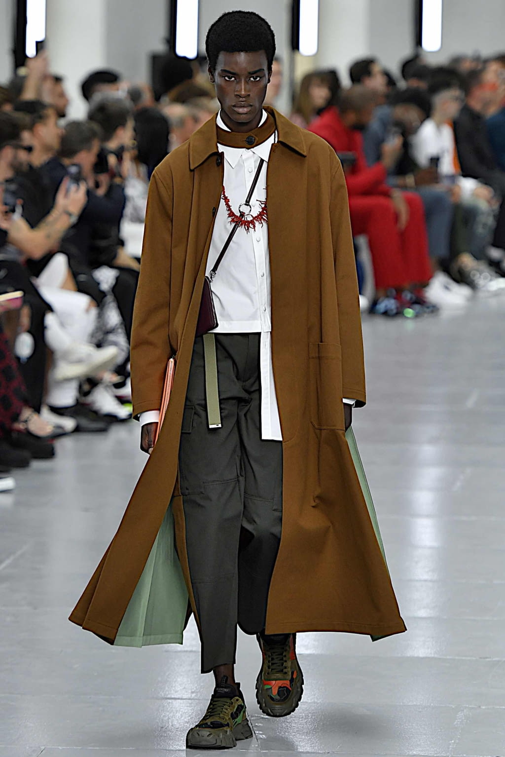 Fashion Week Paris Spring/Summer 2020 look 4 from the Valentino collection menswear