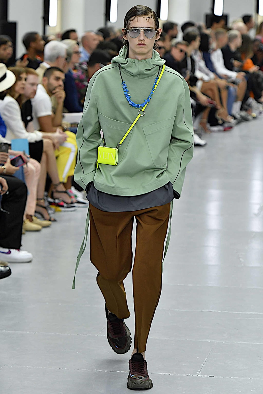 Fashion Week Paris Spring/Summer 2020 look 43 from the Valentino collection 男装