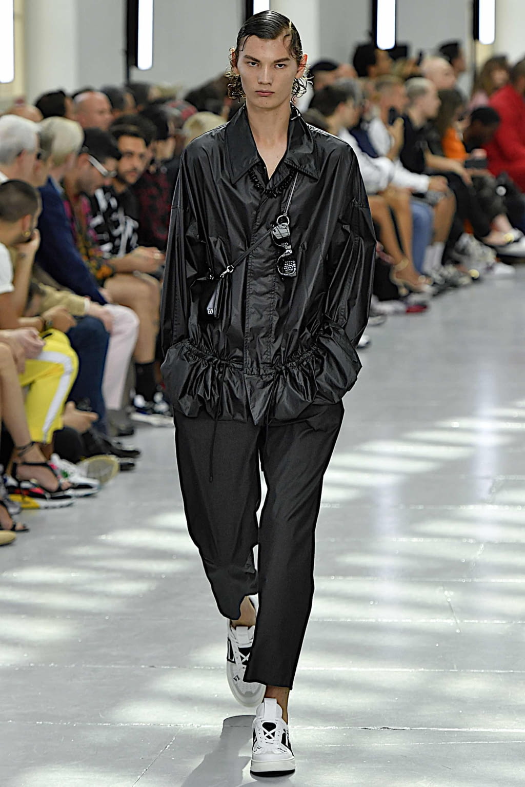 Fashion Week Paris Spring/Summer 2020 look 30 from the Valentino collection 男装