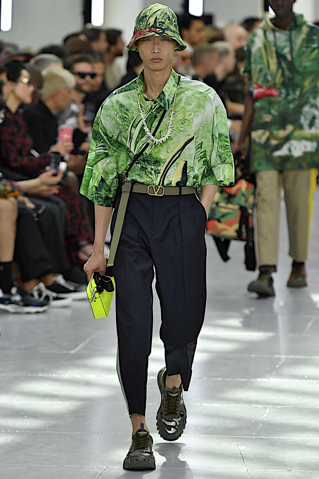 Fashion Week Paris Spring/Summer 2020 look 26 from the Valentino collection menswear