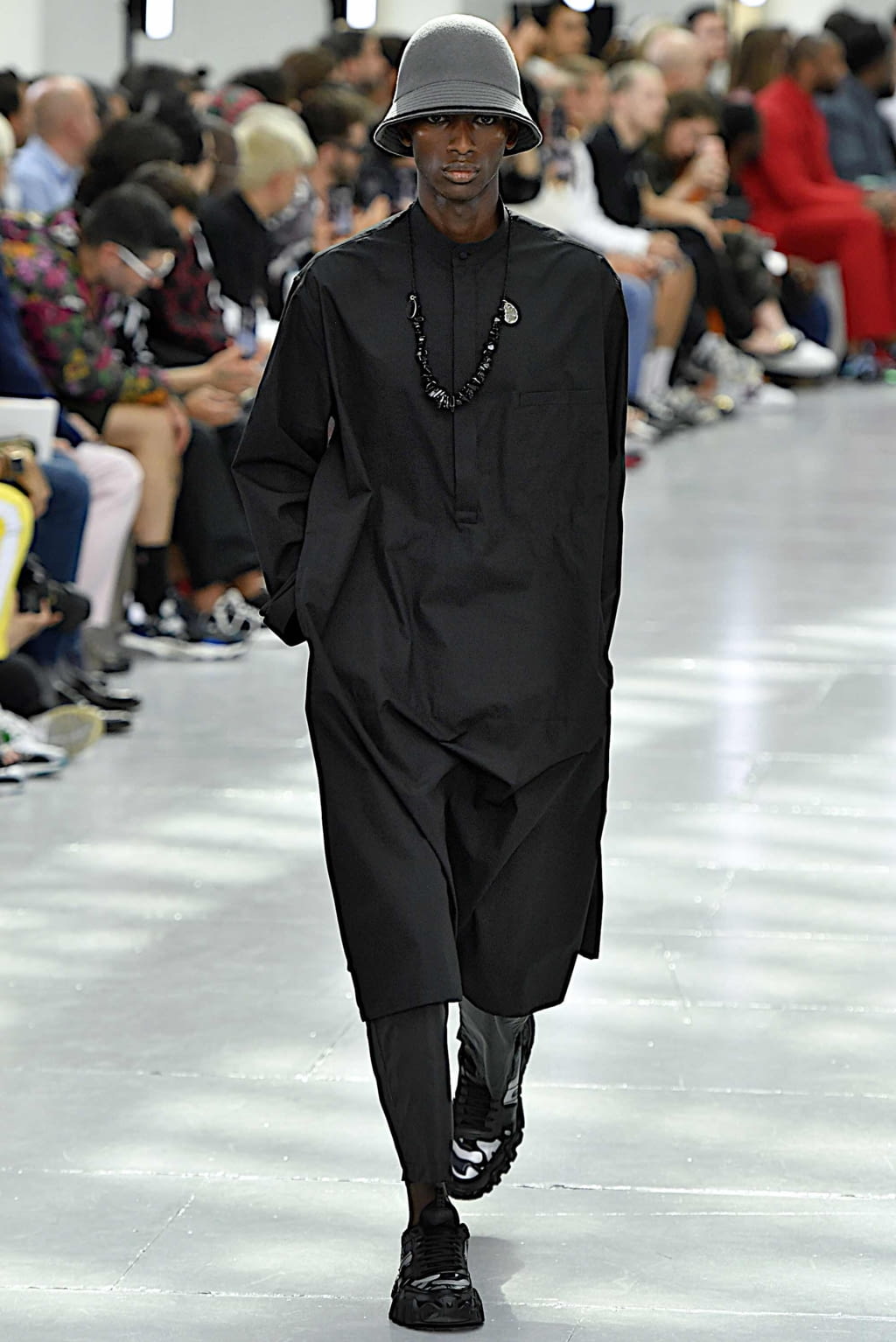 Fashion Week Paris Spring/Summer 2020 look 36 from the Valentino collection 男装